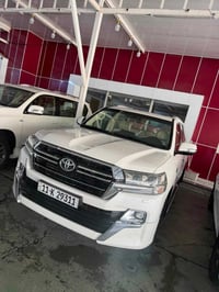 لاندكروز GXR V8 موديل 2020 فطيم رقم بغداد ماشيه 81  للاستفسار 07700443...