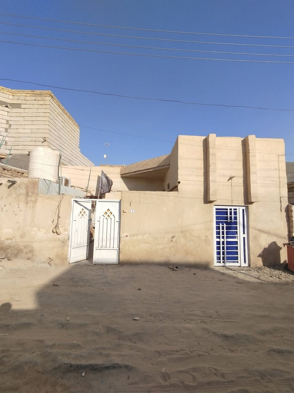 بيت طابو صرف للبيع بحي العسكري نهاية شارع الصورة
مساحة 200 متر
يحتوي على 4 غرف
3 بالطابق الأول والرابعة بالطابق الثاني
وديوانية جبيرة وصالة ومطبخ جبير وصحيات خارجية
للتواصل والاستفسار مراسلة الصفحة
او واتساب ***********
