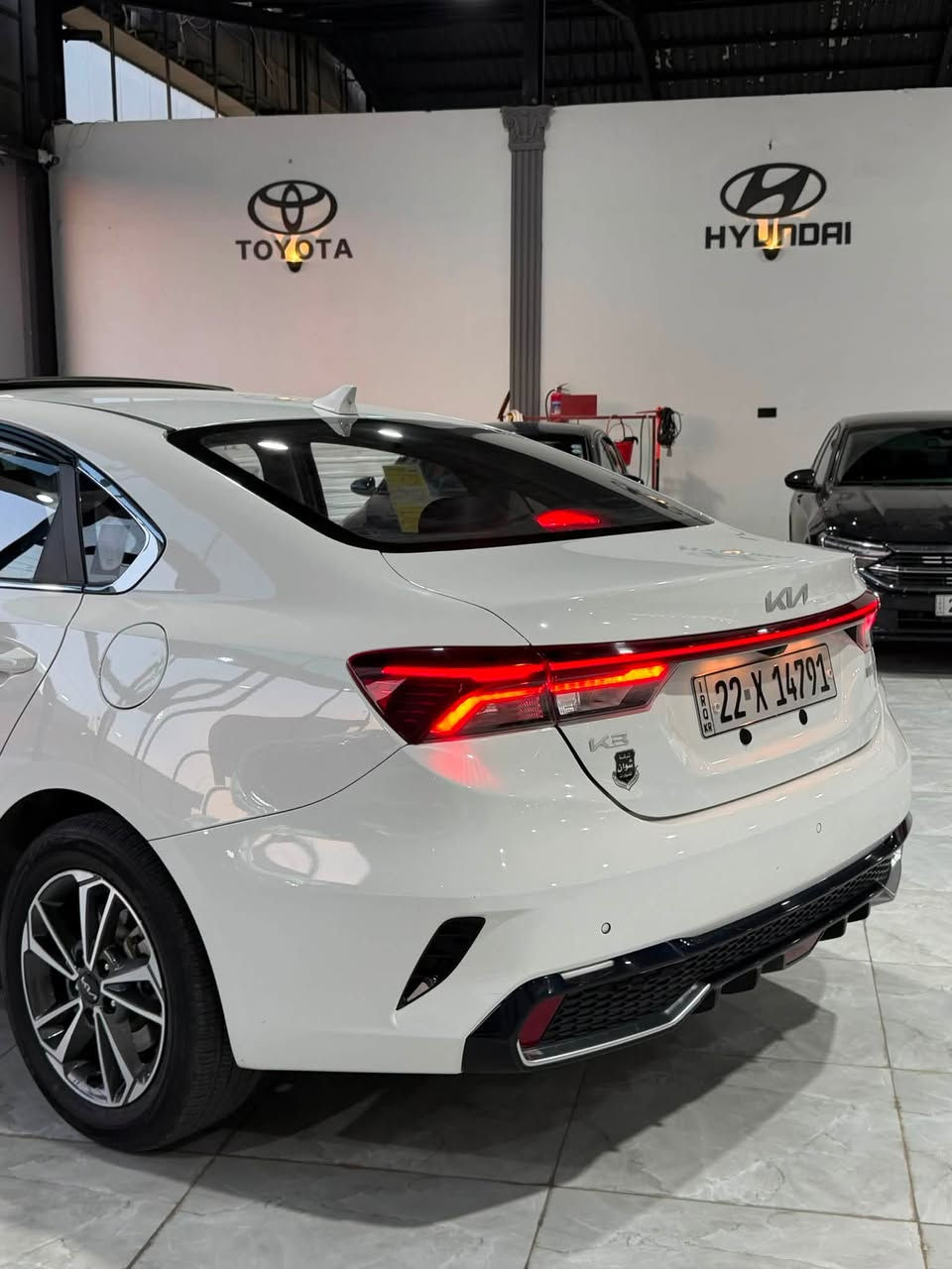 � للبيع K3 موديل 2024
💰 السعر: 138 ورقة

🔹 المواصفات:
• مكينة 1.5 لتر، 4 سلندر
• ناقل حركة أوتوماتيك
• دفع أمامي
• فتحة سقف
• شاشة لمس مع تحكم بالتكييف
• كاميرا خلفية وحساسات
• تشغيل زر
• أوتو هولد
• 3 أنظمة قيادة
• تحكم بالمقود
• مثبت سرعة
• عداد إلكتروني ديجتل
• تكييف
• جنوط ألمنيوم
• أنظمة أمان ABS ومانع انزلاق

📍 ممشى السيارة: 42 ألف كم
✨ السيارة حيل نظيفة وما بيها ملاحظات، عدا تقليم بالدعامية الأمامية.

📞 للاستفسار: ***********
📍 العنوان: الموصل – مدينة المعارض الجديد
