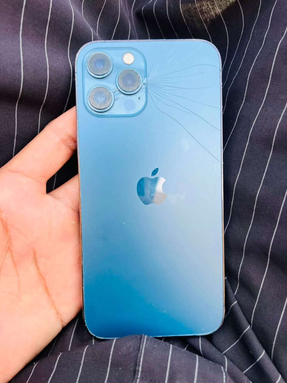 سلام عليكم iPhone 12 للبيع الجهاز بلادي غيرها الضربة اللي بالظهر ذاكر 128 بطارية73￼السعر 425 وبي مجال الرقم***********
