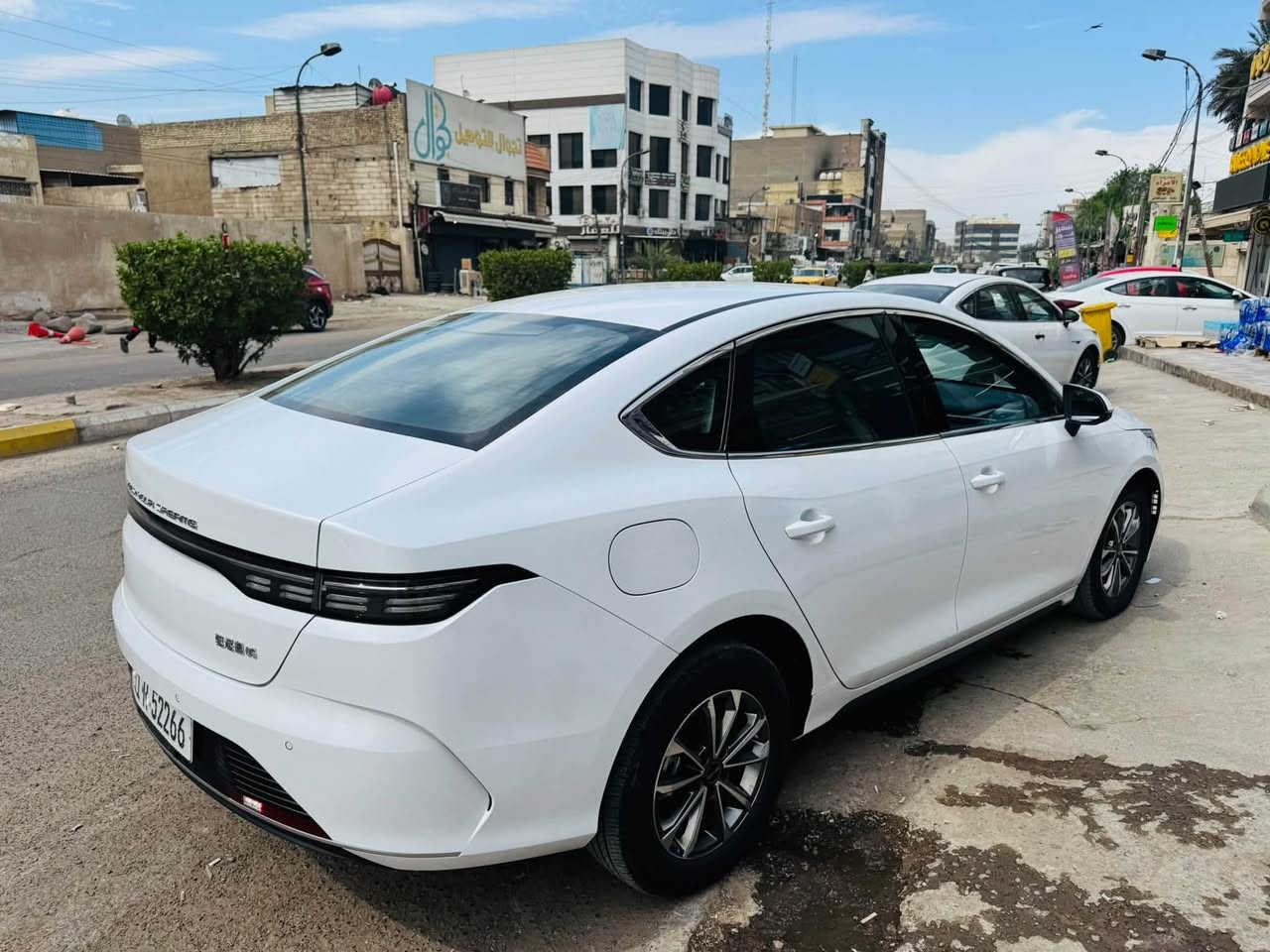 سلام عليكم
BYDدسترويل 
مكفوله من الصبغ و بارد وتبديل جديده بمعنه الكلمه 
ماشيه 9000 وشويه 
مكاني بغداد شارع فلسطين 
***********
اي ستفسار اني حاضر غير متواجد على الفيس بك 
 السعر 21,200 مليون وبيه مجال
