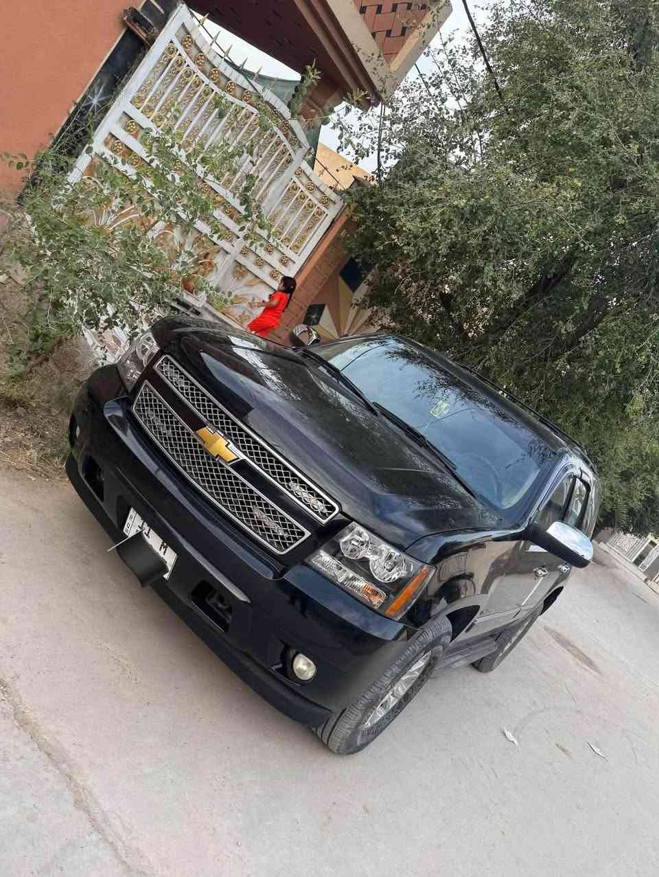 السلام عليكم…..تاهو اسود 2013 LTZ خليجي بتره(اصولي) رقم بغداد
السيارة نظيفه مكفوله ماعدا الجاملغ الايمين مصبوغ باقي السياره كفاله حداديه وتبريد ومكينه وگير كله كفاله غرفه السياره نظيفه كلها كامله مكمله تخم تايرات جديد
فول مواصفات 
1_تشغيل عن بعد
2_فتحه سقف
3_اشارة ترحيب
4_فور ويل
5_شاشتين 
6_صندوق كهربائي
7_منظومة زينون
8_7راكب
9_ كراسي كهرباء
10_تحكمات استيرن
11_مري شفط
12_كراسي تدفئه+تبريد
وباقي مواصفات ال LTZ المعروفه
سياره فول نظيفه 
للأستفسار والتواصل على الرقم ***********
عنوان السياره بغداد الرصافه
