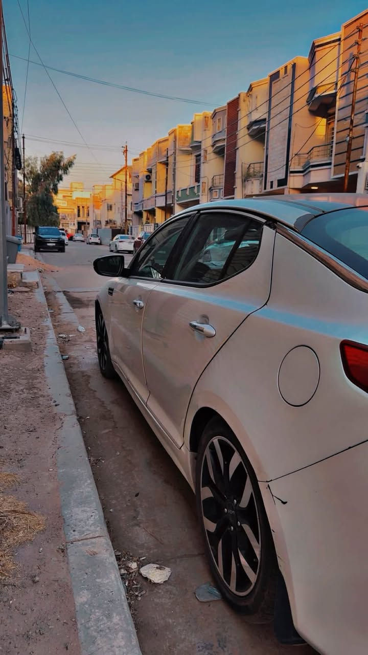 تحية طيبة كيا اوبتما للبيع موديل 2015 محرك 2400 GDI سياره فئه EXفول وارد امريكي واحد على واحد مفوله السياره 
بيها صفحه اليمين صبغ بابتين وجاملغ خلفي 
سياره خير من الله مكينه وكير مكفولات 
صدر 75‎%‎ تحويل مباشرسعرها 110 وبيها مجال بسيط 
‭***********‬
