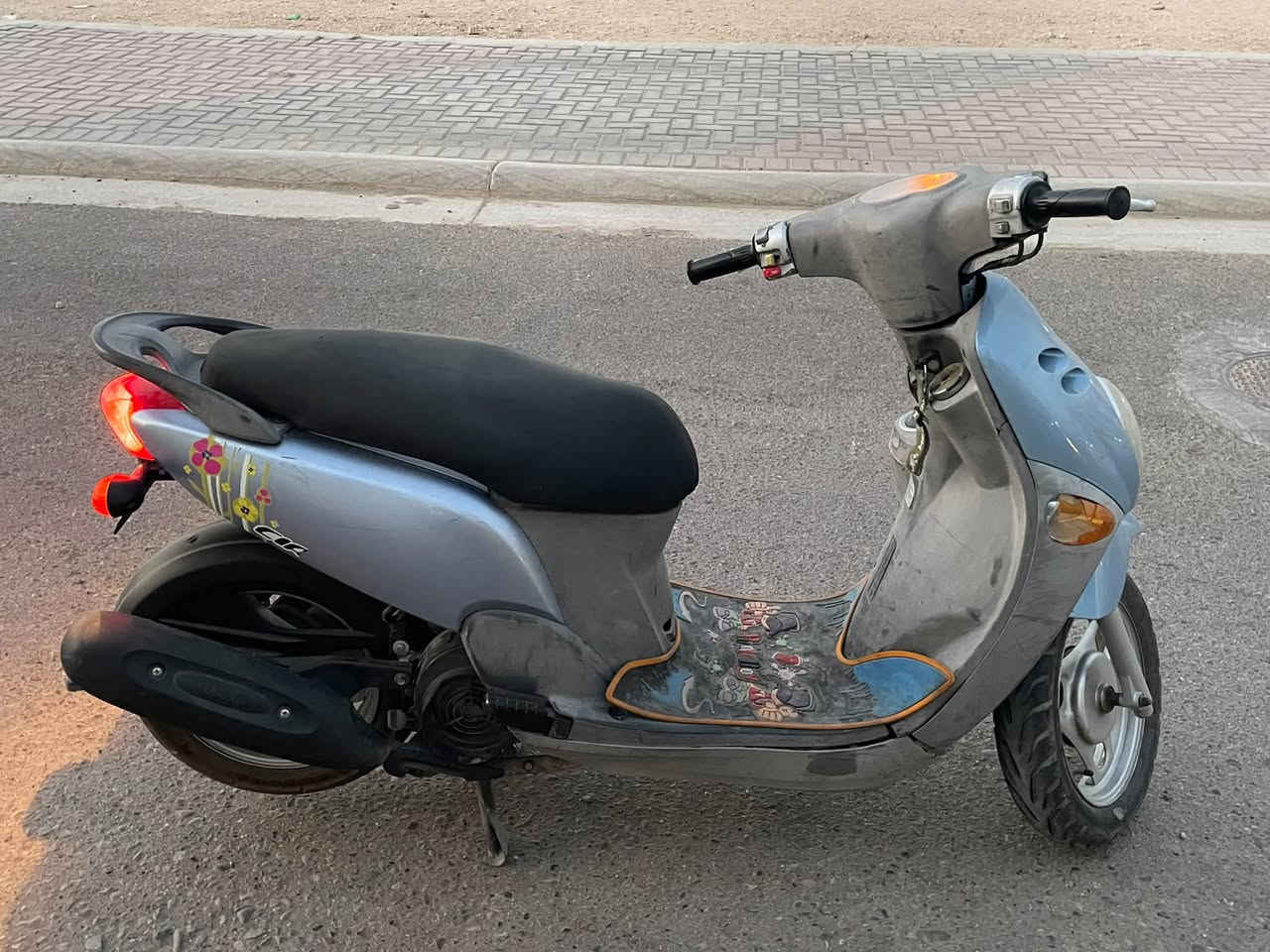 السلام عليكم فلة يوماها للبيع سعر 800 وبيها مجال نواقصها بسيطة مكاني كربلاء شراي تعال خاص لو اتصل علية ***********
