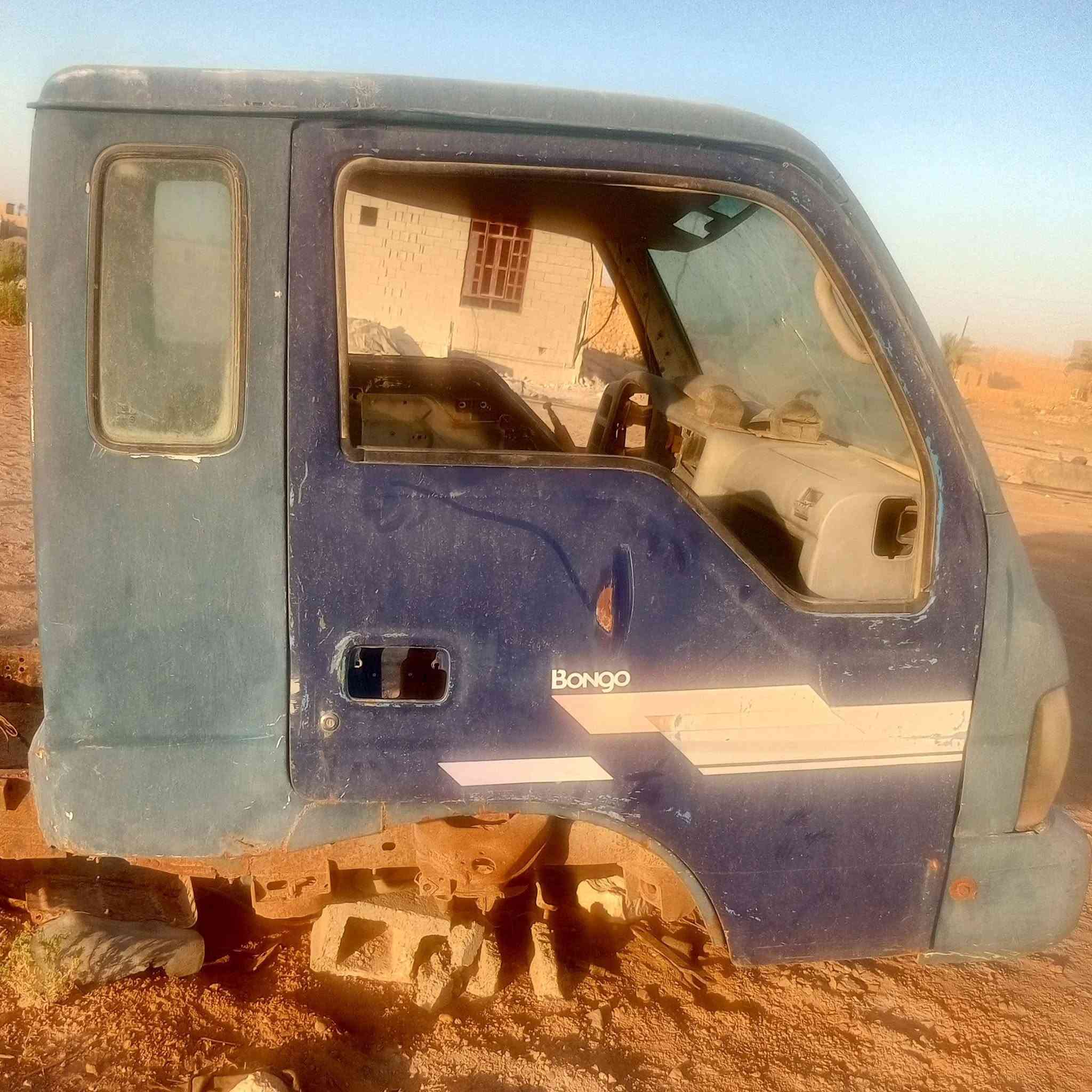 البيع قمارة كيا ام عيون السعر مليون ونص وبيه مجال 
الا ستفسار اتصل ***********

