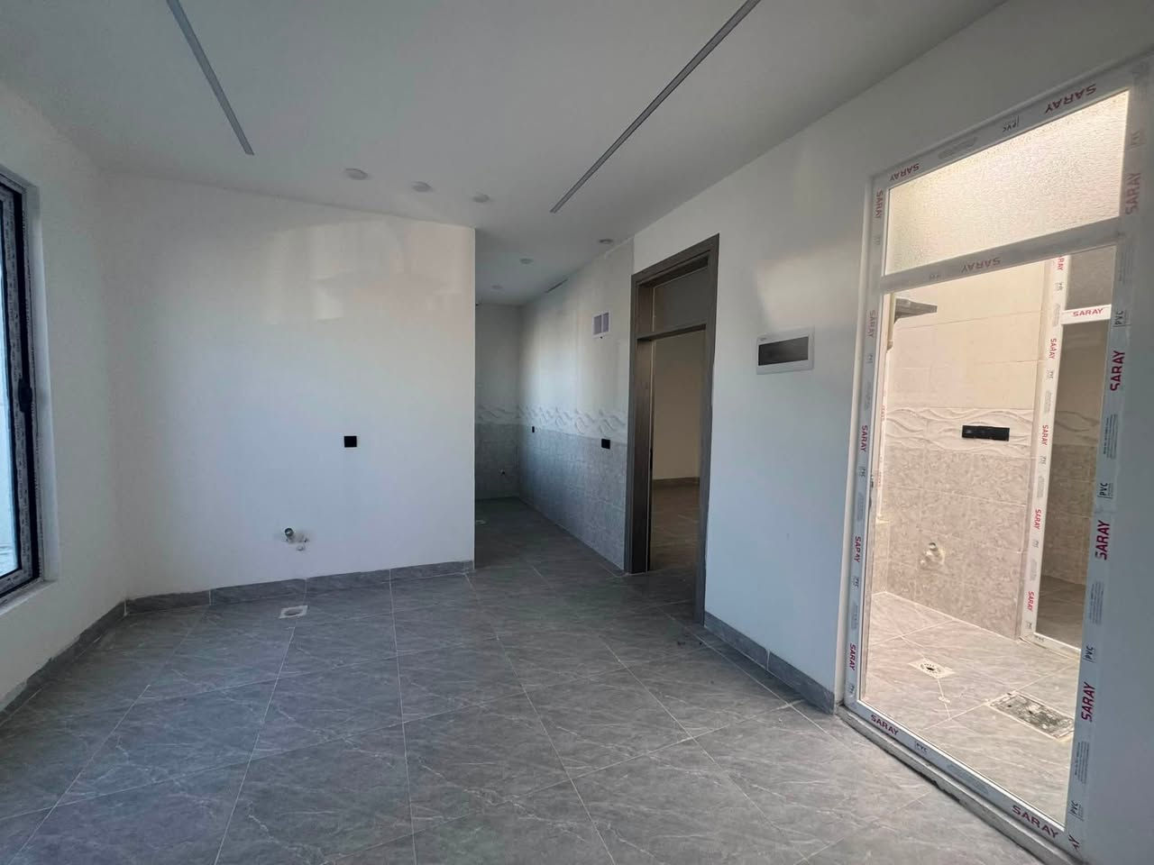 بيت 🏠 لبيع فول مواصفات(١١٥)متر بيها گراج  غرفتين نوم و استقبال و مطبخ و صحيات.
عنوان /دروازة
سعر ٤٥ مليون و مجال
***********
***********
