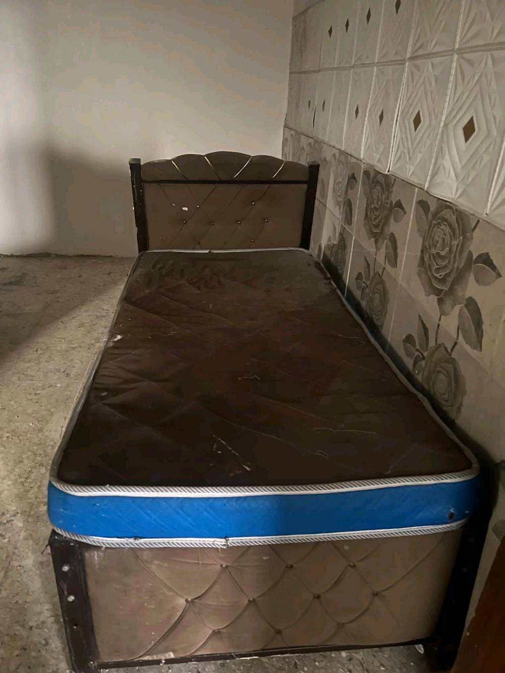 جرابي نفر عدداثنين وصومايه نفرين وكنتور ست بيبان بسعر 125و الموقع مدينه الصدر