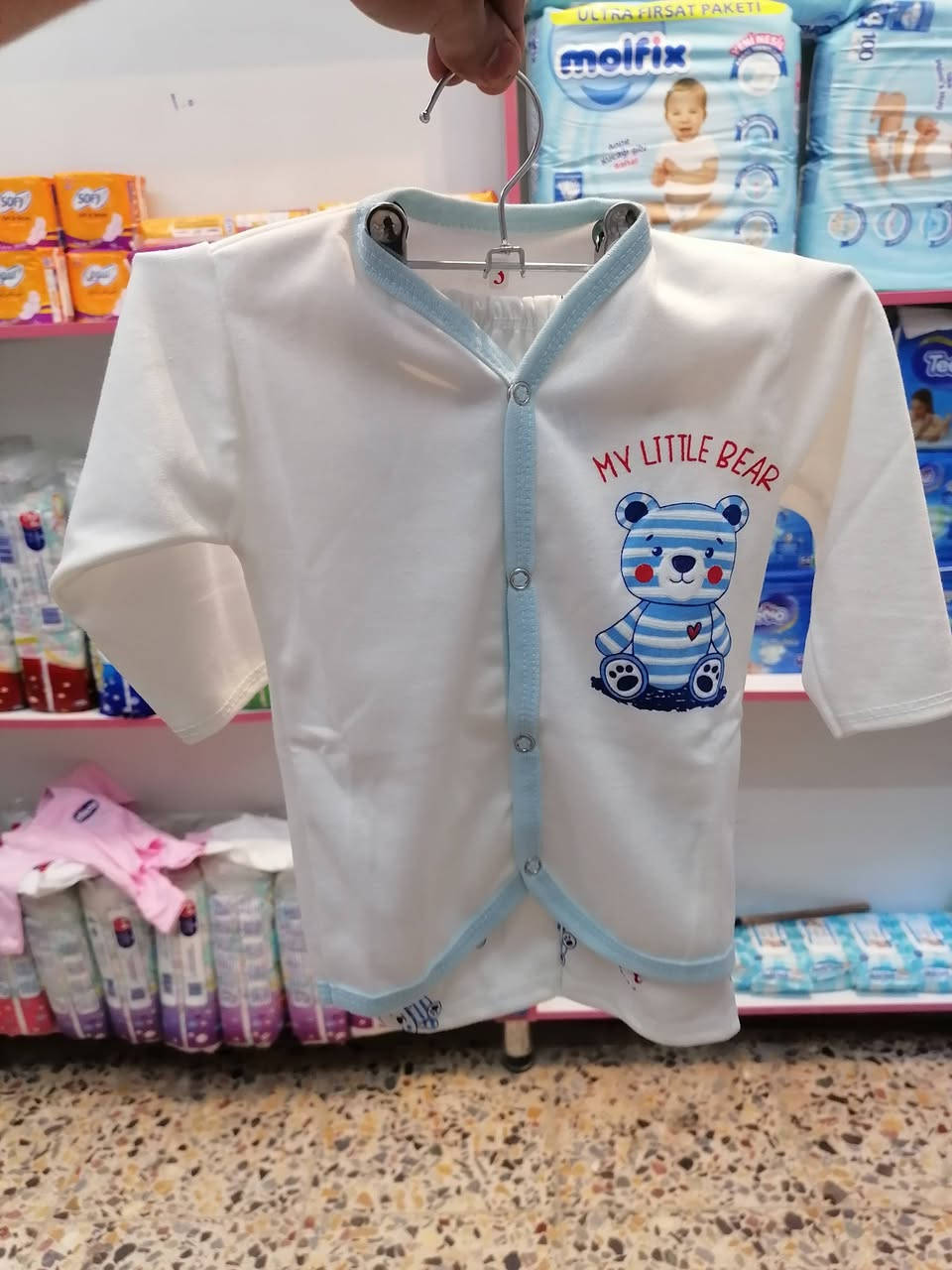 🛍️ تأخرنا عليكم بالطلبات… بس هالمرة راح نفرحكم! ❤️
وصلت دفعة جديدة من مستلزمات حديثي الولادة والأطفال 👶🏻✨
👕 تراكات بهاري لحديثي الولادة ولعدة أشهر
🧸 سيت تراك 4 قطع: تراك كامل + كلاو + صدرية
🌼أوفر مخمل بكوالتي جداً عالي 
🍄جنطة العنايه بالطفل تجي 5 قطع 
👗 أثواب بناتي وولادي ردان بهاري
🍂برنص عادي وسوبر بخامة قطن 100%
👶 حضينة وگماط بـ3 فئات: عادي، وسط، وسوبر كوالتي
🩳 شورت الطفل بعد الحفاظة — مثل ما طلبتوا 😅
🎀 عصابات أطفال مفرد
🍼 فرشة ممه طبية + حلمات وممات AVEAT بجميع
الأحجام
🍼 ملهايات طبية بألوان وموديلات تخبل
🍼 ممه گزاز حديثي الولادة FISH

وهذا مو كلشي! 😍 هواي شغلات جديدة ومتوفرة داخل بيت الطفل.
📍 موقعنا: سبع البور، شارع السوداني، مقابل أفران الحيدرة، مجاور أبو حيدر للمواد الإنشائية.
🚚 التوصيل متوفر ومجاني!
📸 شفتوا شي عجبكم؟ علّقوا على الصورة ويصلكم السعر والتفاصيل.
📩 للاستفسار راسلونا على صفحة بيت الطفل أو واتساب: ***********
❤️ بيت الطفل… كلشي يحتاجه طفلك بمكان واحد.
