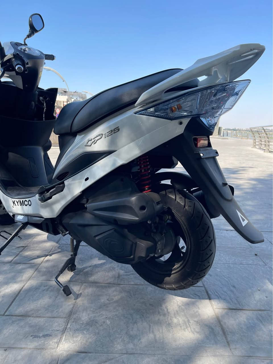 Cymco GP125
كامكو وارد يابان 🎌🇯🇵🀄️ 
مكينه 125cc
عداد 2000 زيرو الفين ماشيه 
مكفوله من الزلغ ولشخط 
نضافه 100‎%‎ 
مكان الدراجه /بغداد الكاظميه 
*********** St Andrew, Surrey
