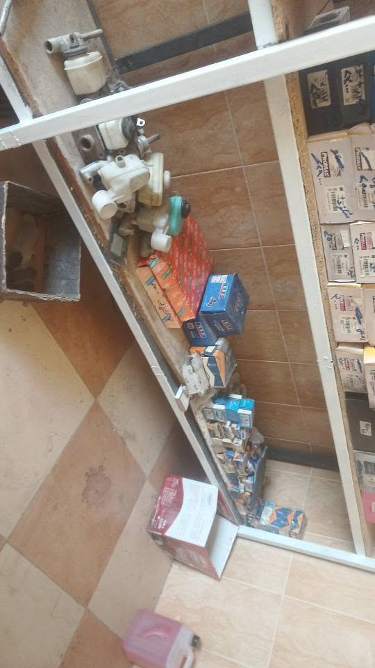 سڵاوی خواتان لێبێت ئەم دوکانە بۆ فرۆشتن ئەشیای سەیارەیە نزیک 90 تاخم بانسی تێدایە فیتپەمپ و پلاک و کۆیلی تێدایە بابەتی پێش و دەبڵ و بۆڵبرینگ و دەبۆ و کاسکێت وزۆربەی پێداویستیەکانی تێدایە  هەموی بێکەوە دەفرۆشم بە ڕەفەکانیشەوە سعریشی 3 ملیۆنە ڕجائەن لە شت نازانی نامە مەنێرە  خۆی شتەکان سەرو 9 ملیۆنی تێ چوە لە سلێمانیم کانی کوردە 
*********** السليمانية, العراق
