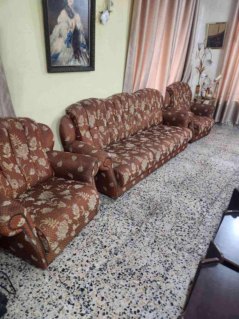 اغراض نضيفه جدا العنوان البلديات واكو توصيل بكروه ***********

