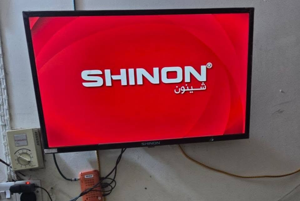 بلازمه اخت الجديده العنوان حله ورديه خارج قرب علوت المخضر يم البسطيات مال المخضر بيع مستعجل كلش  ***********

نص مكتوب في الصور:
- Galaxy S24 Ultra