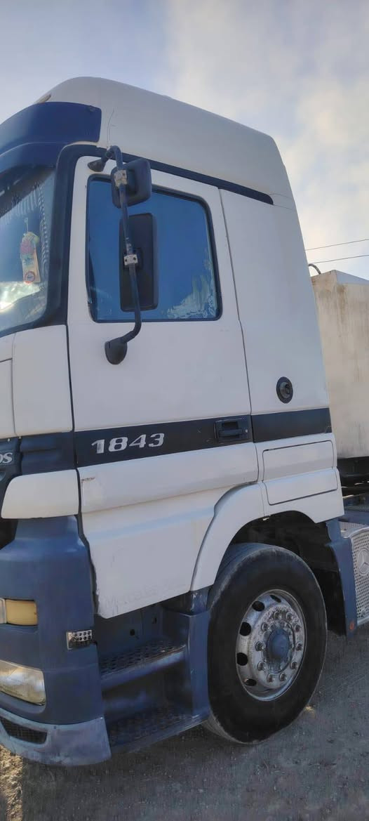 سلام عليكم 
ميكا سبيست 2002 
كير محرك نضيف رتايدر سنوية جديده لل2031 
تبريد شغال تانكي دبل تاير...بس بدون تاير ويل 
مكانها موصل سعر260 وبي مجال للاستفسار *********** بي وتساب
