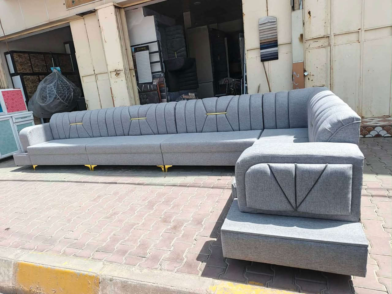 #معرض_حمودي_للاثاث 
#تخفيضات_بسعر_الجمله
نعتذر من الجميع اسعارنا هل مره #شي_خيالي_مع👇👇👇 #توصيل_مجاني_  حمودي للاثاث 
#يتوفر_تبديل_المستعمل_بجديد
ديوانات ألوان وموديلات مختلفة سفنج 10 سانتيم قماش مختلف
ضمان العمل 5 سنه الى10😊عنواننأ الوحيد فقط فقط فقط
العنوان....... تكريت
 الزهور  خلف قاعه الشهيد ليث مقابل معهد الفنون الجميلة 
معرض حمودي 
*********** اتصال او وتساب
*********** اتصال واتساب
