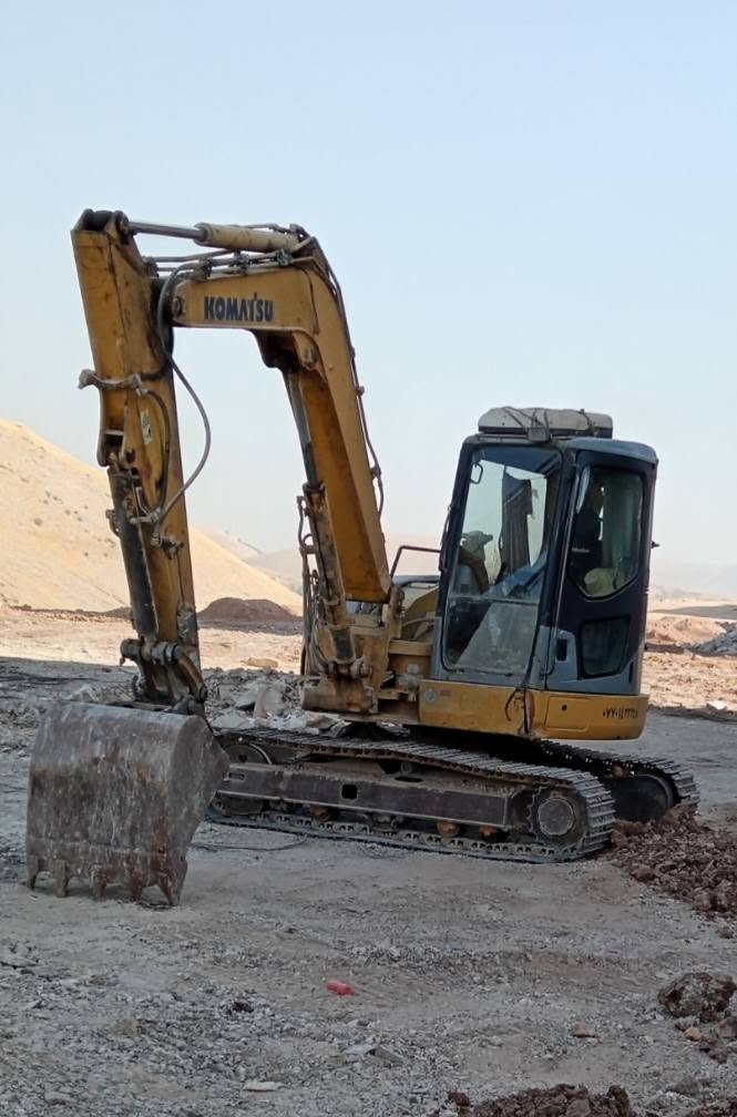 حفارة للبیع
كوماتسو حجم 78 جاهز للعمل
مودیل 2004  رقم السلیمانیة بٳسمی
4كیلة  40cm,60cm,80cm,100cm
1 دقاق
عنوان السلیمانیة
***********
