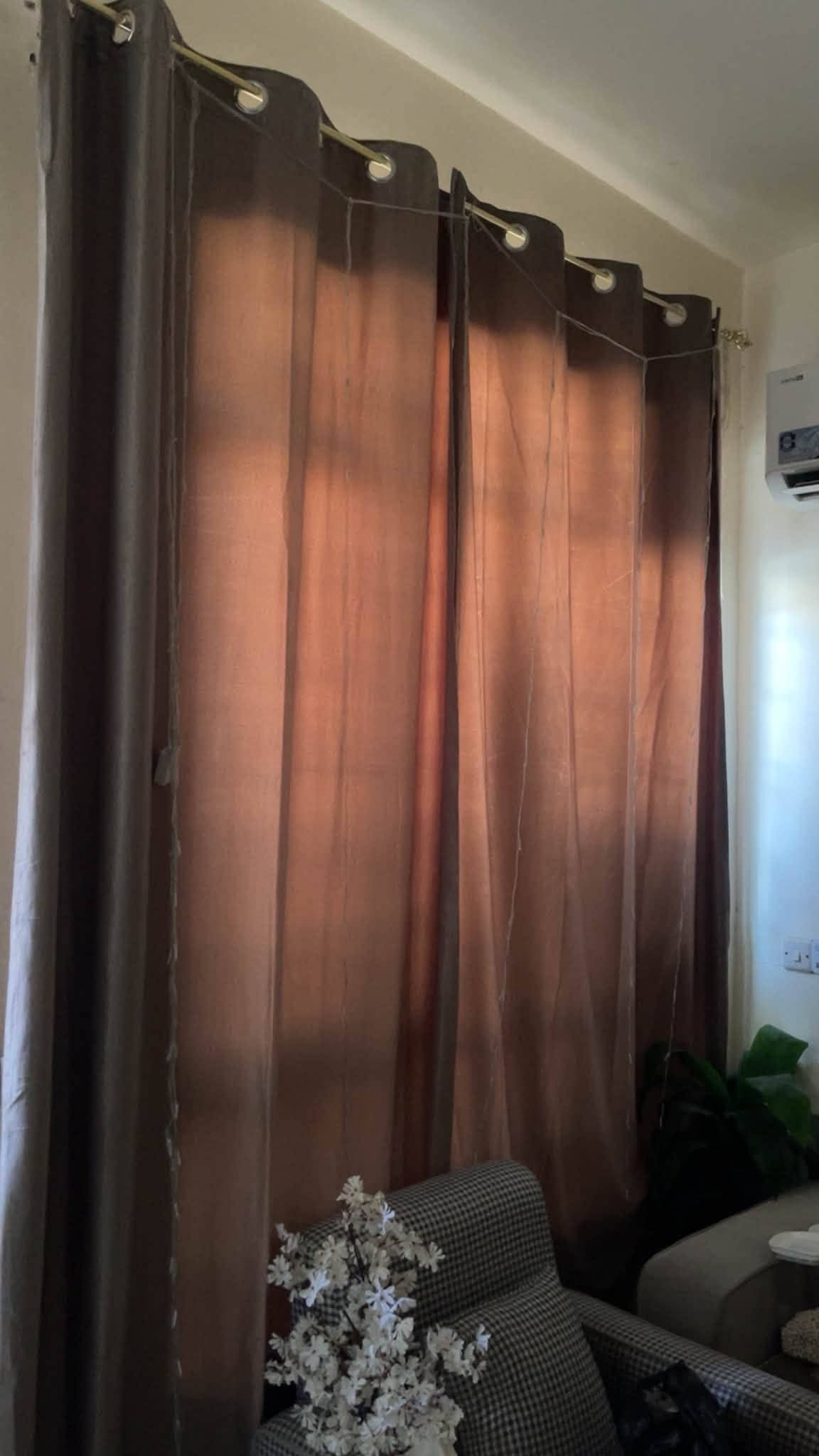 السلام عليكم عندي غراض للبيع عنواني بغداد رقم تلفوني ***********
