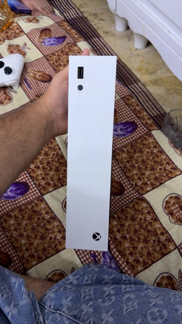 سلام عليكم اكس بوكس سيريس اس نضيف جدا مع كامل ملحقات من كلشي كارتون يده و ملحقات كامله الجهاز عالم تكول مفتوح و عالم تكول لا الله شاهد ماعرف بيهم مال اخويه الصغير و جاي ابيعه 
سعر 320 وبي مجال جدا قليل 
الرقم ***********
مكان بغداد السيديه جامع الكبيسي 

اخوكم ابو شجاع
