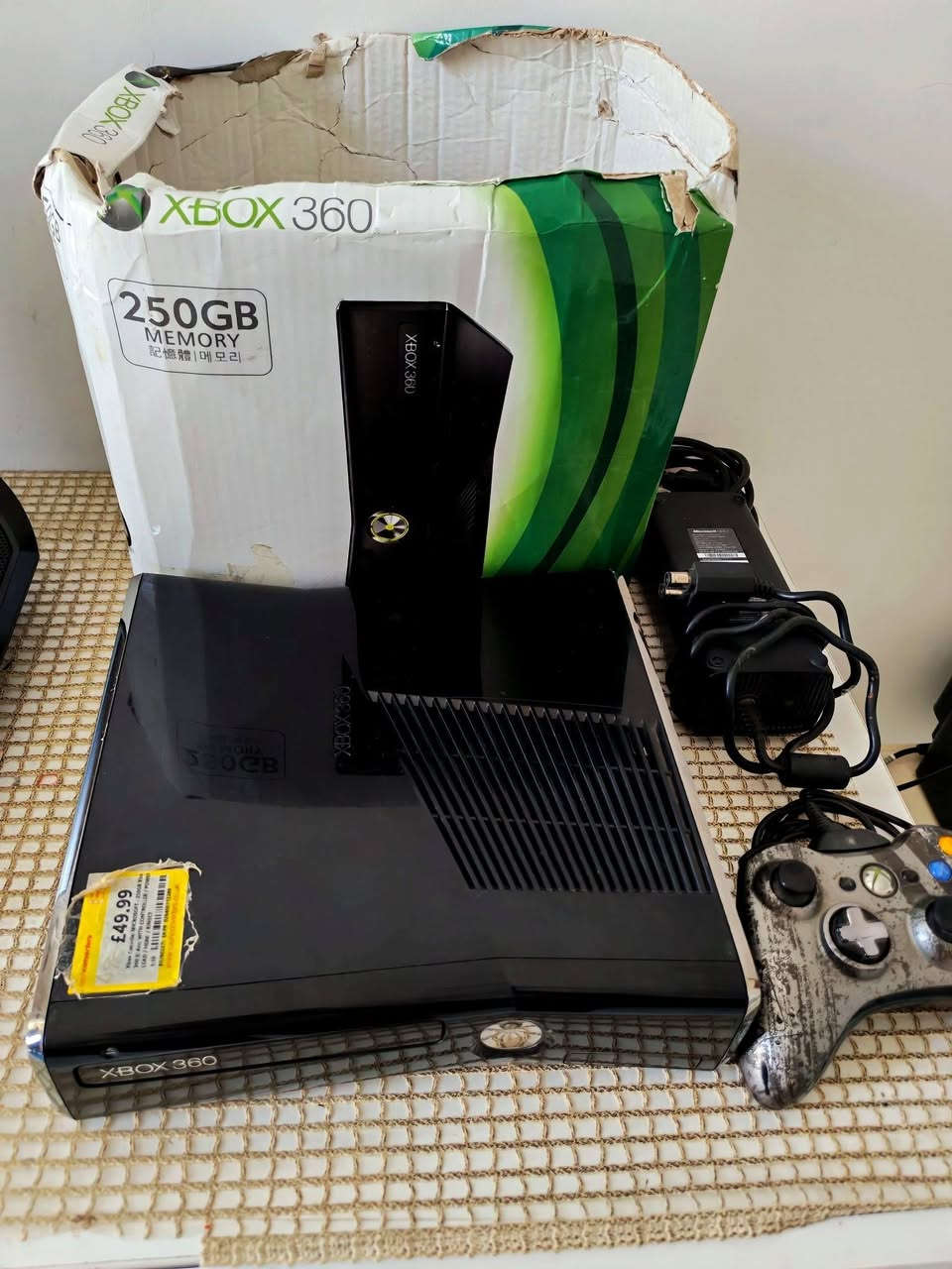 للبيع أكس بوكس 360 سلم مهكر  نظيف هارد 256 كيكا محمل بأكثر من 200 لعبة كلها العاب قويه gta5 وساندرياس وكلف ديوتي وفيفا ١٩ وبيس ١٦ و٢٠٢١ وريزنت ايفل العاب كلش هواي الجهاز يجي ويا كارتونته الأصلية بس مشكوكَة شوية من فوك وياها المحولة الأصلية وكيبل الـ HDMI بالإضافة إلى يدة أصلية مالته (باندل) شغالين أزرارها بس زر الشفت وزر الـ X يرادلهم ضغطة أقوى شوية ووياه جويستك ثاني تجاري واير وللأمانة زر التشغيل مال الجهاز الفيشة مالته متحركة شوية أو وسخة وتحتاج بس تنظيف أو تثبيت بسيط عند مصلح او انت تسويها بايدك ما مأثره على أداء الجهاز وتكدر تشغله من اليده طبيعي سعره ١٠٠ الف وبيه مجال تواصل وتدلل
للبيع أكس بوكس 360 سلم مهكر  نظيف هارد 256 كيكا محمل بأكثر من 200 لعبة كلها العاب قويه gta5 وساندرياس وكلف ديوتي وفيفا ١٩ وبيس ١٦ و٢٠٢١ وريزنت ايفل العاب كلش هواي الجهاز يجي ويا كارتونته الأصلية بس مشكوكَة شوية من فوك وياها المحولة الأصلية وكيبل الـ HDMI بالإضافة إلى يدة أصلية مالته (باندل) شغالين أزرارها بس زر الشفت وزر الـ X يرادلهم ضغطة أقوى شوية ووياه جويستك ثاني تجاري واير وللأمانة زر التشغيل مال الجهاز الفيشة مالته متحركة شوية أو وسخة وتحتاج بس تنظيف أو تثبيت بسيط عند مصلح او انت تسويها بايدك ما مأثره على أداء الجهاز وتكدر تشغله من اليده طبيعي
سعره ١٠٠ الف وبيه مجال تواصل وتدلل
مكاني كوت متوفر توصيل لكل العراق
رقمي ***********
بيه واتساب أو تتواصل وياي ماسنجر او اتصاب وبالخدمة
