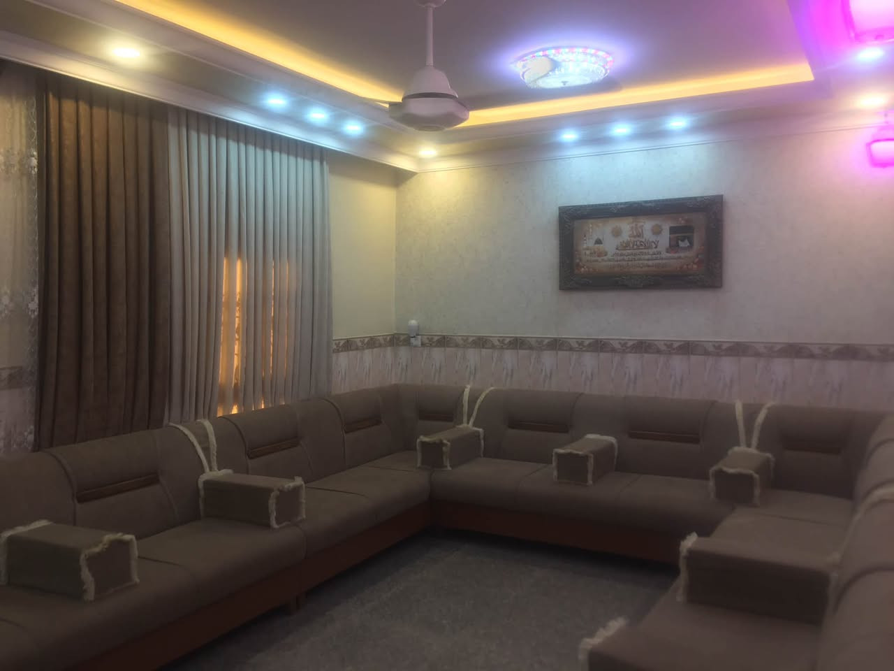 بيت للبيع في حي اسيا مساحة ١٥٠ متر يحتوي على ٤ غرف نوم استفسار اتصل على هذا الرقم ***********
