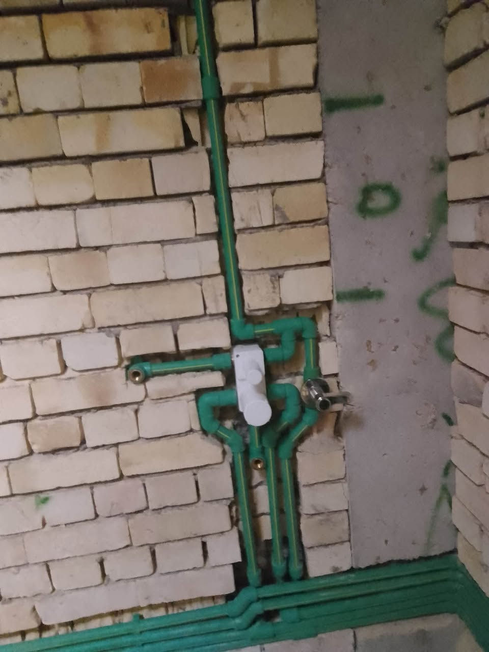 تأسيسات صحية عامة
ربط رئيسي ماء +مجاري +تصليح جميع الكسور 

اسعار مناسبة جداً 

***********
