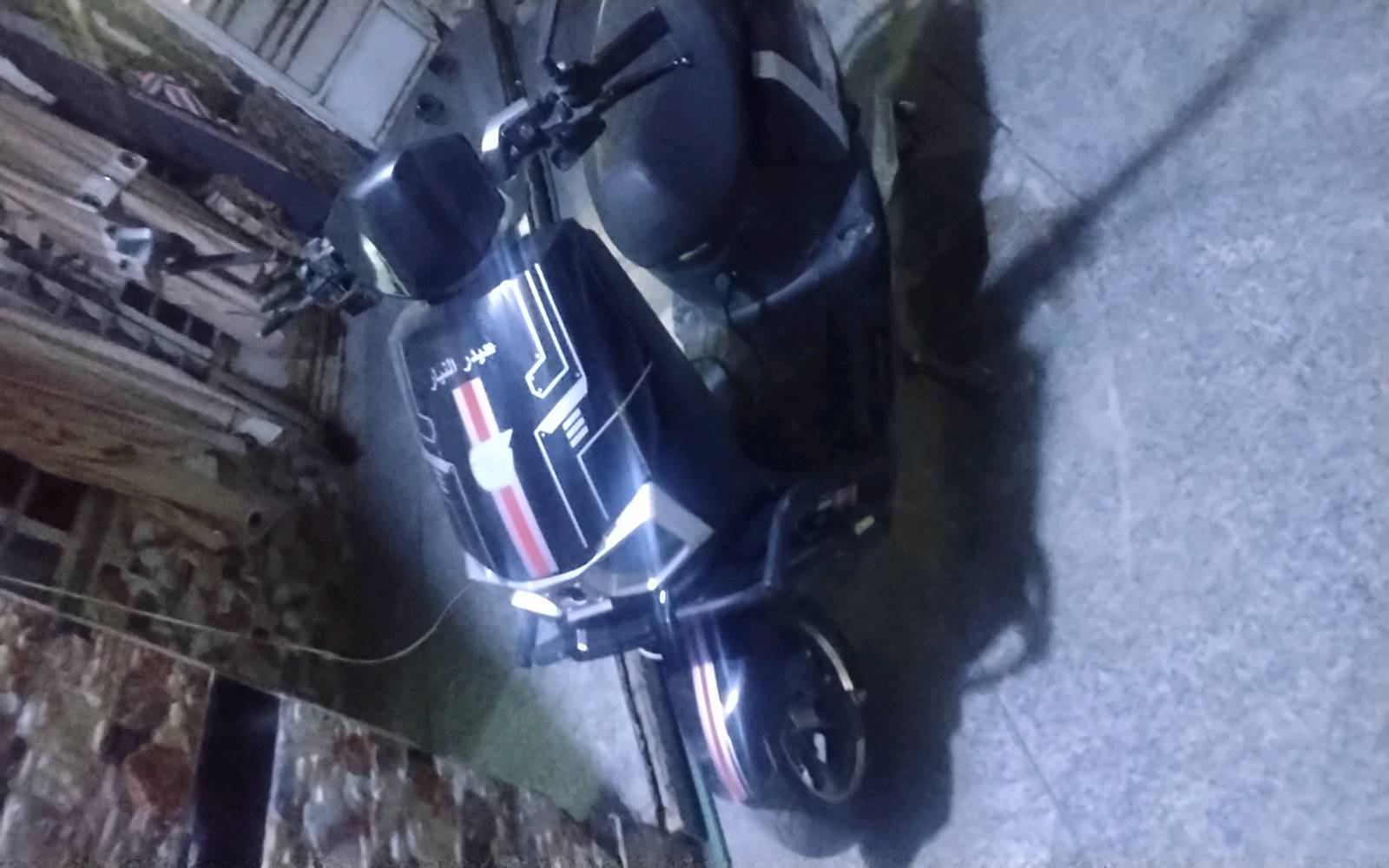 سلام عليكم دراجه شحن دبلات زينه 

خمس بطاريات شحن زين بيه شخوط خفيفه الدرجه خير من الله 
السعر 650وبيه مجال كلشي مستعجل علي بيعمته العنوان بغداد الشعب جمعايت الرقم ***********