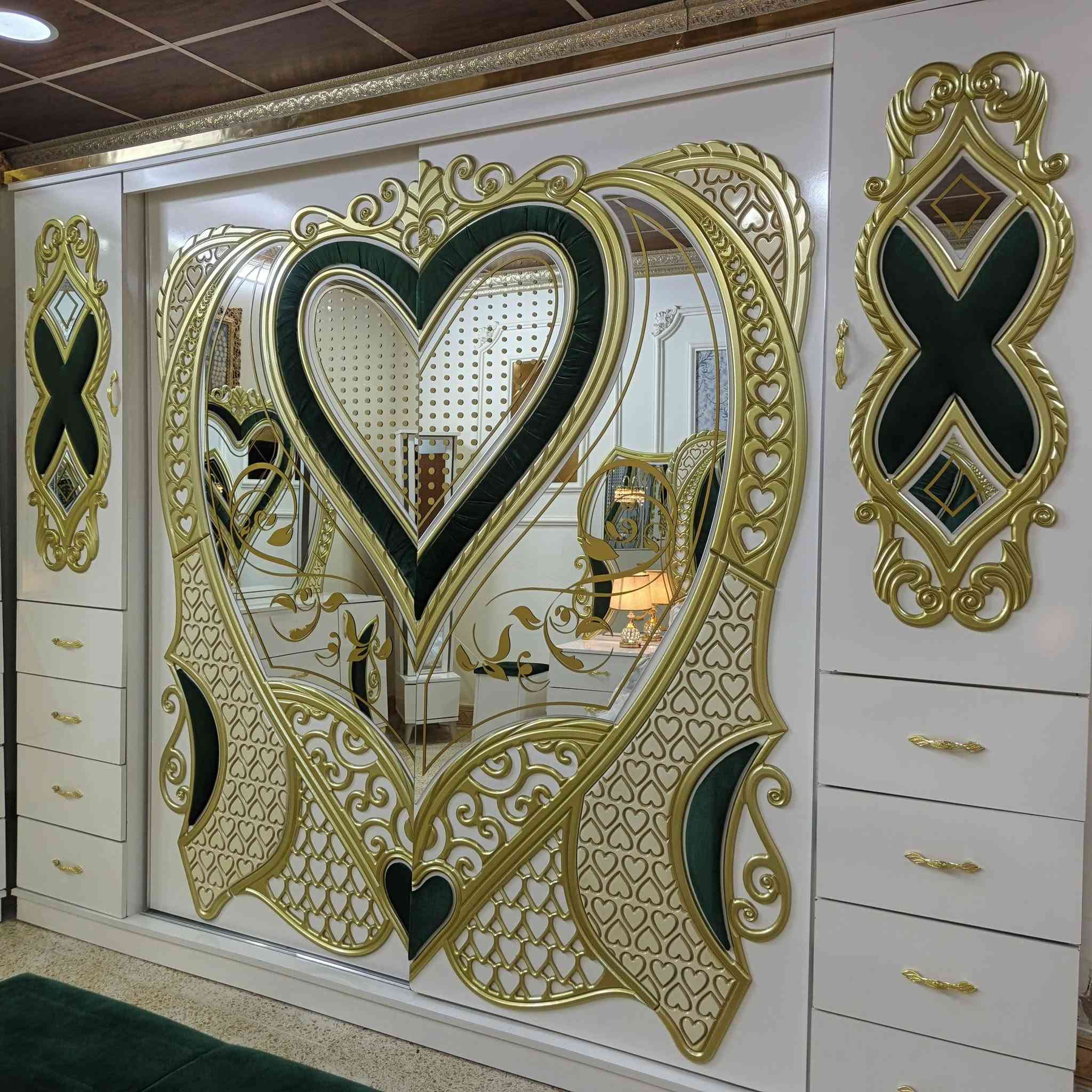 غرفه تركي للبيع مستخدمه شي قليل تواصل مكان سامراء ***********
