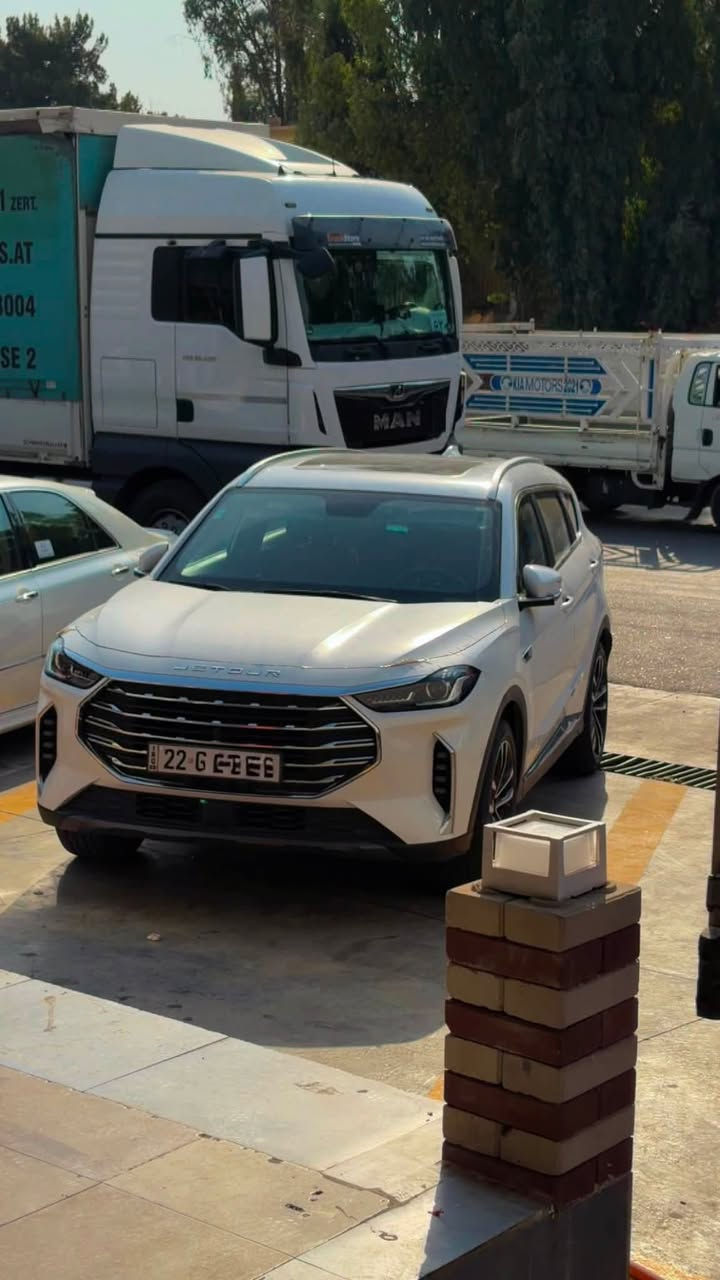 جيتور X70 plus موديل 2023 للبيع
محرك 1500تيربو 7راكب مقاعد جلد فتحة سقف بانوراما كل النوافذ اوتو صندوق كهربائي ثلاجة وسطيه رادار و اربع كاميرات و حساسات خلفية و أضواء داخلية 

السيارة رقم اربيل 

اتصال على هذا الرقم *********** واتساب و اسيا
السعر 145 ورقه و بيها مجال

