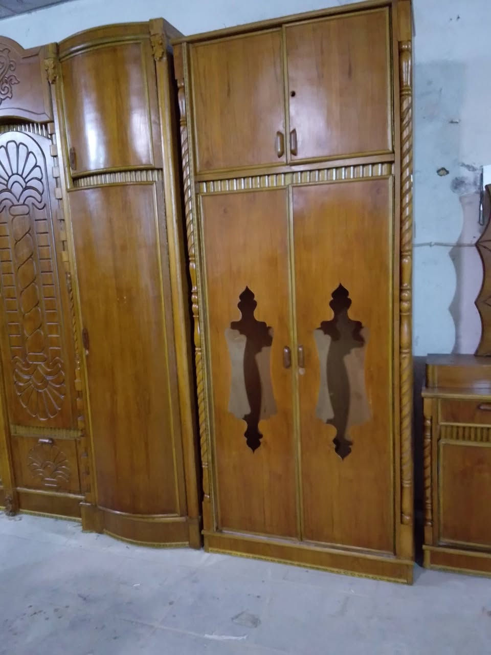 غرفه نوم • مستعمل • ٦باب