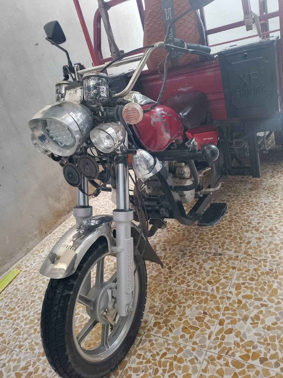 سلام عليكم ستوته للبيع نضيفه موديل 23 ابوابها موجوده انضف من الصوره مكاني موصل يارمجه الشرقيه اتصل على الرقم غير متواجد على الفيس *********** السعر 1750وبيها مجال
