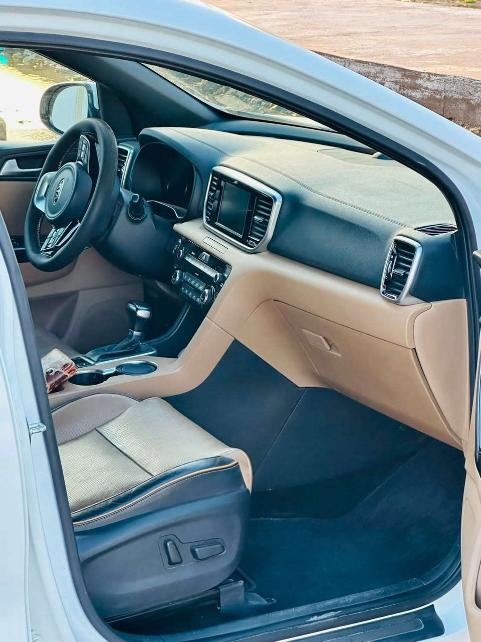 سلام عليكم / KiA سبورتج 2020 / سياره خليجيه / فول مواصفات GT LIN / ممشاها 90 km / كفاله عامه شرط السونار / سعرها خاص استفسار *********** / مكانها بغداد البياع شرطه الخامسه
