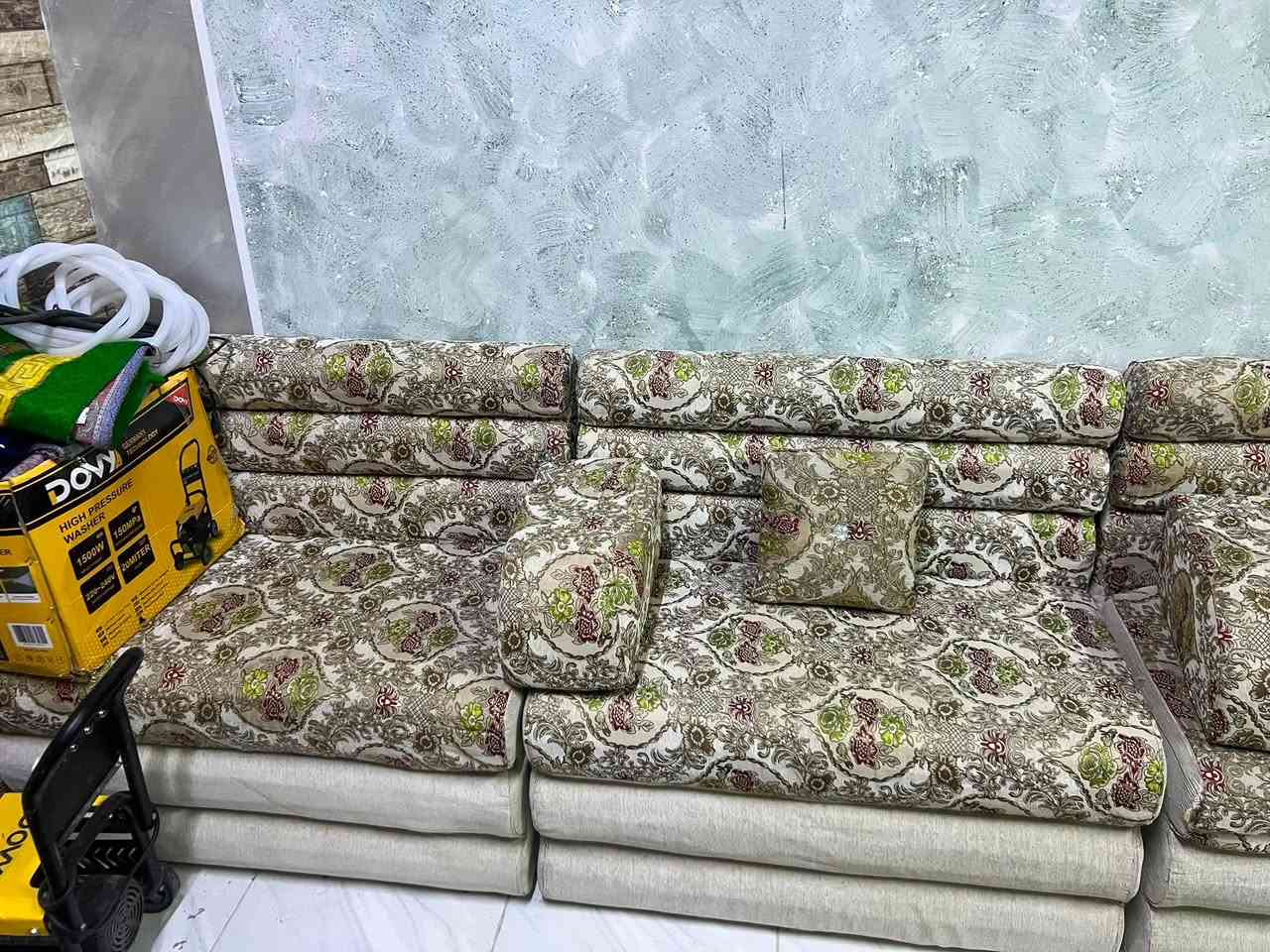 سلام عليكم
قنفات البيع ومستعجل ع بيعته 
قنفات نضيفه (8)قطع 
العنوان : البصره 
الرقم بس واتساب : ***********
