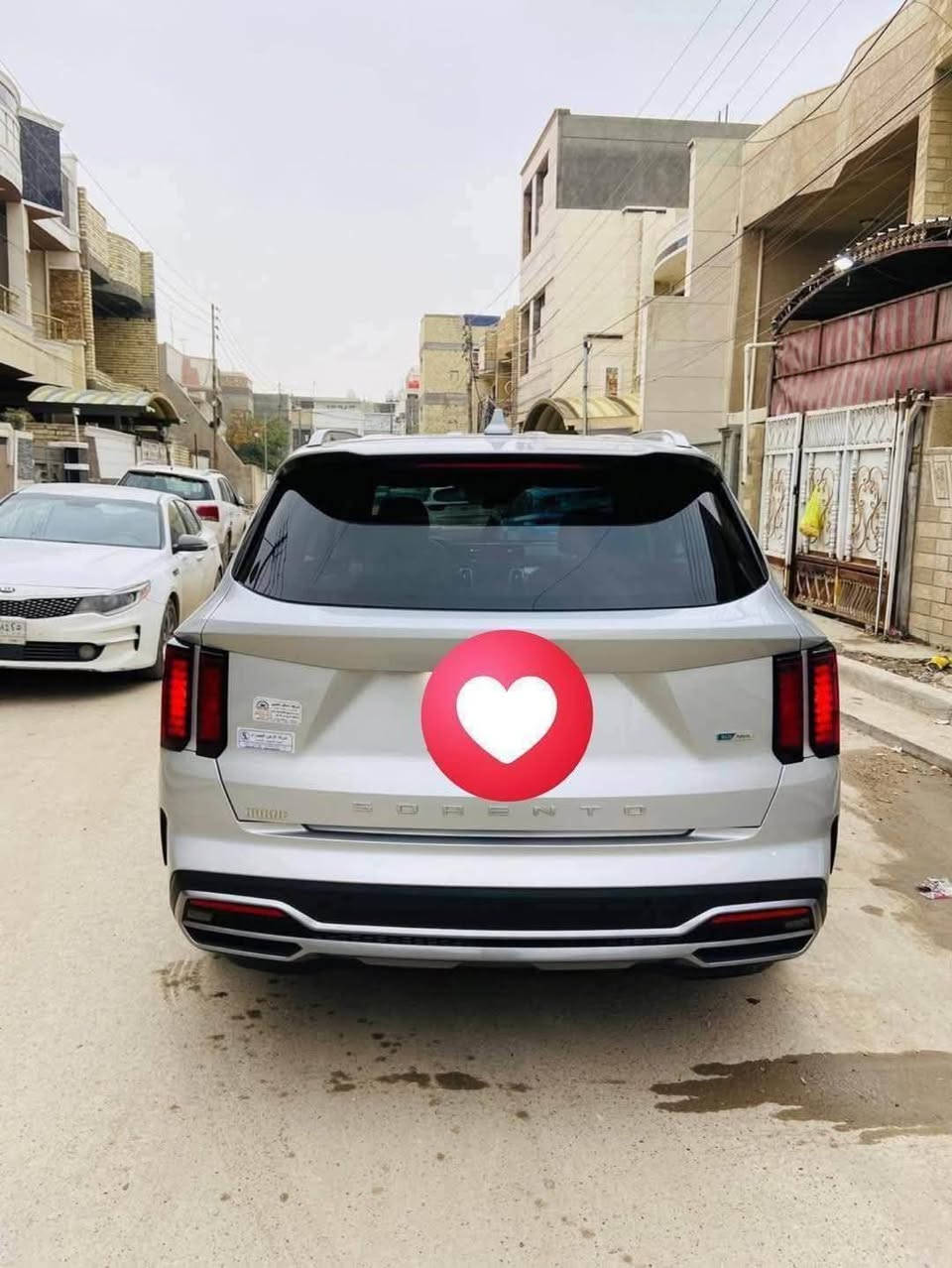 🔥 للبيع Kia Sorento 2022 Hybrid – فول أوبشن 🔥

🚘 سورنتو 2022 هايبرد
🎨 اللون: رصاصي
📍 رقم بغداد
💰 السعر: 205 مليون

✨ مواصفات عالية ومرتبة جداً

🔹 Hybrid 1.6 Turbo
🔹 فول أوبشن
🔹 داخلية جلد
🔹 مقاعد كهربائية
🔹 تدفئة مقاعد
🔹 دخول وتشغيل ذكي
🔹 تشغيل عن بُعد
🔹 شاشة ترفيه
🔹 Apple CarPlay / Android Auto
🔹 كاميرا خلفية
🔹 حساسات أمامية وخلفية
🔹 رادار وأنظمة أمان متقدمة
🔹 Blind Spot
🔹 Lane Keep / Lane Following
🔹 Adaptive Cruise Control
🔹 باب خلفي كهربائي
🔹 إضاءة LED
🔹 جنوط ألمنيوم
🔹 مكيف أوتوماتيك
🔹 3 صفوف / 6 مقاعد

❌ فقط بدون بانوراما

📌 رقم بغداد
📌 السيارة جاهزة للفحص وبأي مكان يختاره المشتري.
📌 السعر 205$ قابل للتفاوض  بشي بسيط.
***********

🔥 سورنتو هايبرد، اقتصادية ومواصفاتها عالية — سيارة عائلية راقية وتستاهل المعاينة. بغداد, العراق
