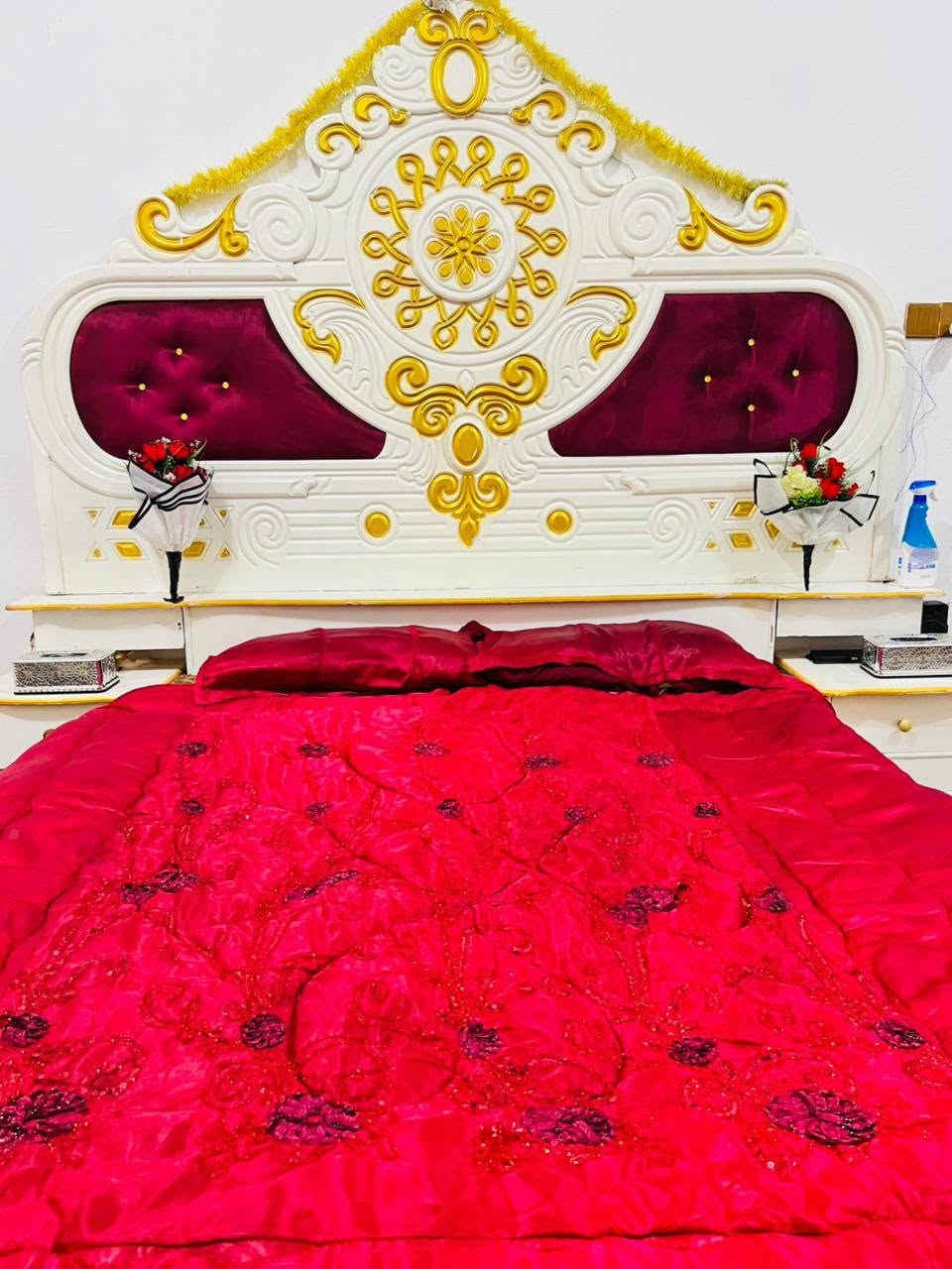السلام عليكم من رخصت الدمن غرفت خشب عراقي نضيفه وحلوه مكانه الرمانه  سعر 750بيه مجال رقم ***********
***********3
