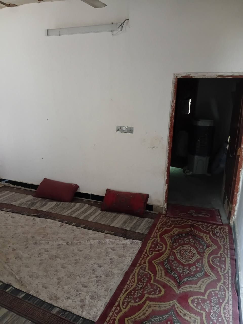 بيت ٧٠م طابو زراعي بحي ميسان قرب شارع ٦٠ بناء بلوك عكاده شيلمان طابوك الغرفة طابوك والصاله والاستقبال فرمستون السعر خاص او الاتصال ع ***********

