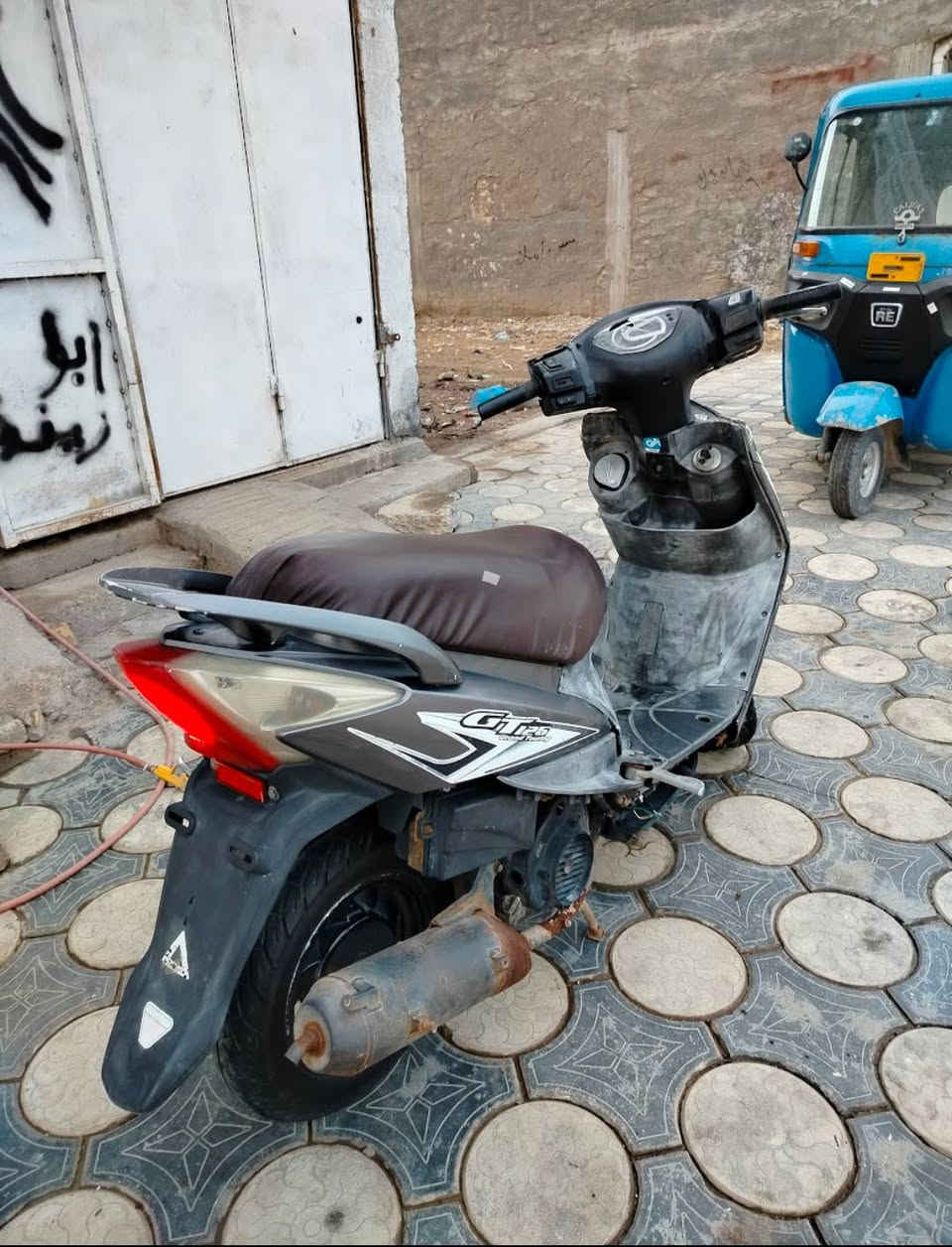 السلام عليكم دراجه سيام تايوان للبيع محرك ناعم حلو شلعه معدل كفرها تعبان مثل ما موضح بلصوره سعرها 250 بيها مجال ***********
