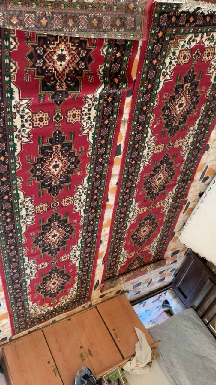 مرحبا  
زوليه طول 5 امتار كاشان سوري 

وحصاير عدد 2 

كلمن وسعره
