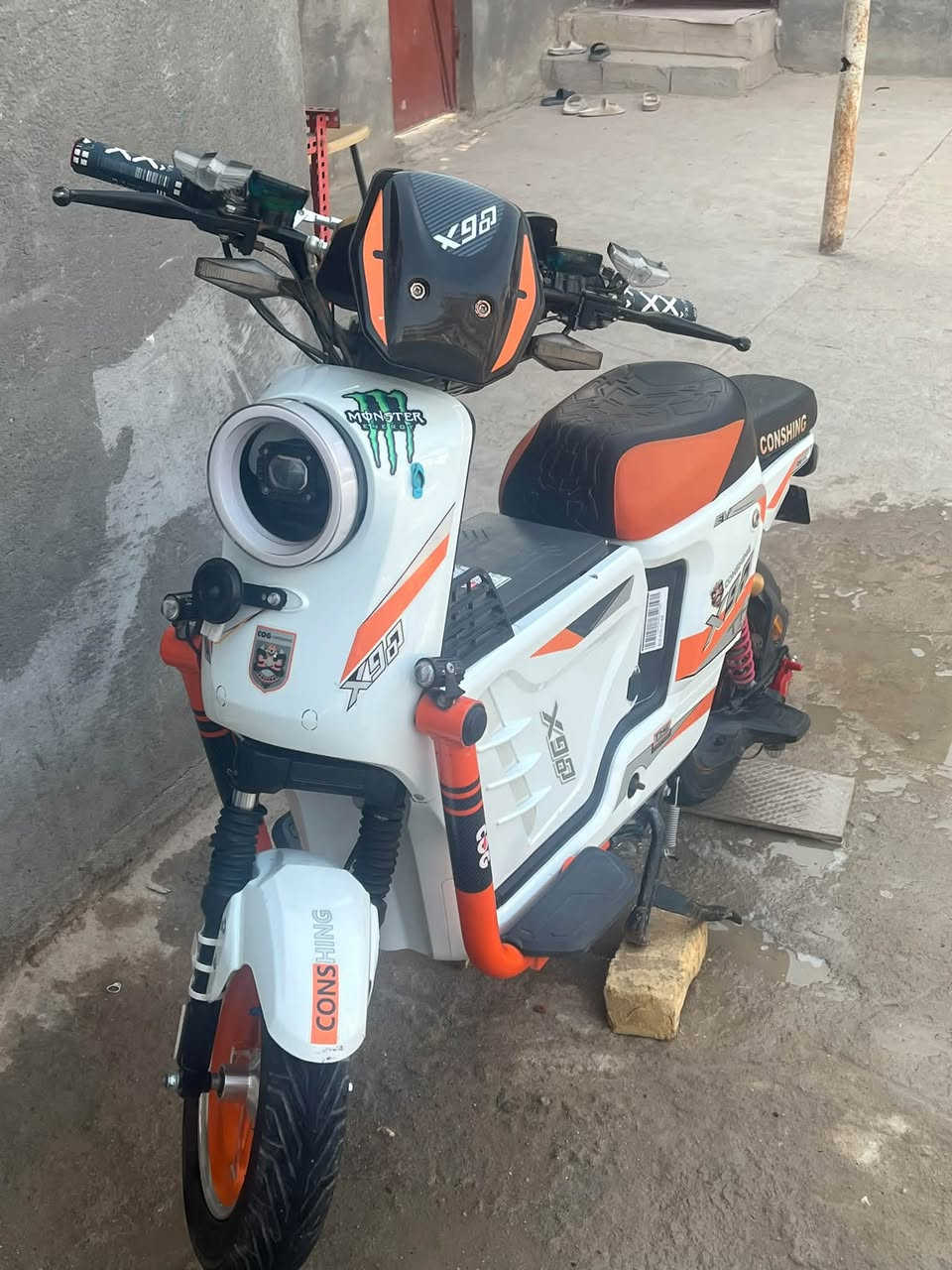 X900
بطاريات 3جديدات و2البلاديات دراجه نضيفه وتمشيك خير من الله وغراضها موجودات ووياها سوجين وبصمتين 
*********** واتساب 
سعرها 375وبيها مجال
