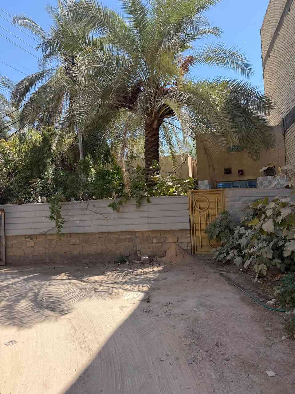 قطعة ارض ركن حي العباس الفرع الاول
على ثلاث شوارع
الواجهه 15.5 والنزال 20
مساحتها 310 متر 
الاستفسار الاتصال ***********
