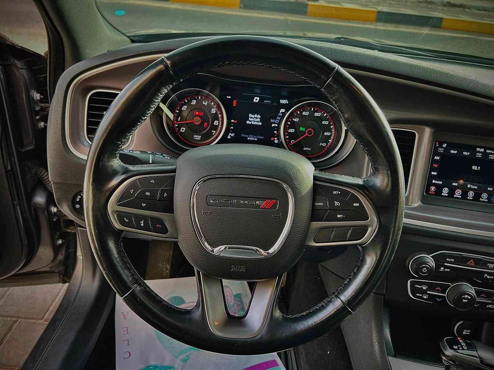 درج جارجر فول مواصفات 

فئه. : SXT PLUS 2 فول مواصفات 
الموديل : 2022 . (امريكي) . 
المحرك : . V6.  3.6L . 
العداد : 72 الف مايل

*مكفوله بدون حادث 
كفاله عامه من كلشي 
 
المواصفات :
* فتحه سقف سلايد
* تو ويل درايف
* انظمه قياده 
* دبل بصمه 2 
* كاميرا خلفية دواره
* المصابيح الأمامية زنون .
* كشافات الضباب زنون 
* دخول ذكي. 
* تشغيل عن بعد .
* شاشه كبيره نفكيشن
* كشنات الداخلية من الجلد 
* مقاعد السائق كهربائي مع الراكب 
* المقاعد الأمامية تدفئة  وتبريد 
الخلفية تدفئة 
* خزن مقعد السائق ميموري 3 وضعيات
* حساسات خلفي 
* تبريد امامي خلفي 
* تدفئة ستيرن . 
* سستم صوت
* بلوتوث تلفون . 
* محدد سرعة .  
.
.. بعد بيه هواي مواصات 
* رقم بغداد جديد
للاستفسار / ***********
المكان / حي العدل بغداد, العراق
