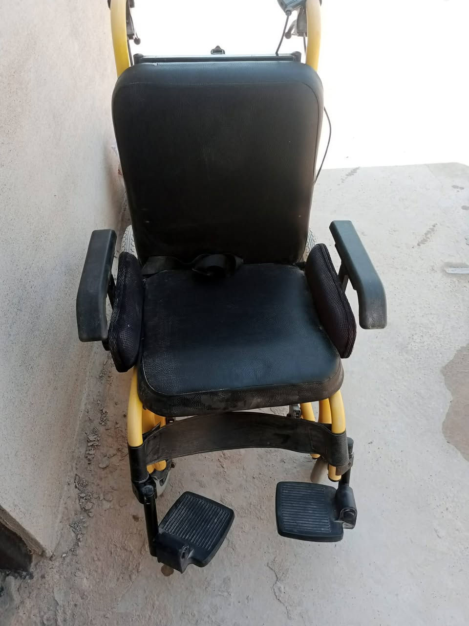 هاذا عربانه للبيع بس مستعمل قليل سعر 60بي مجال حجم صغير الي يريد اتصال على رقم ***********
