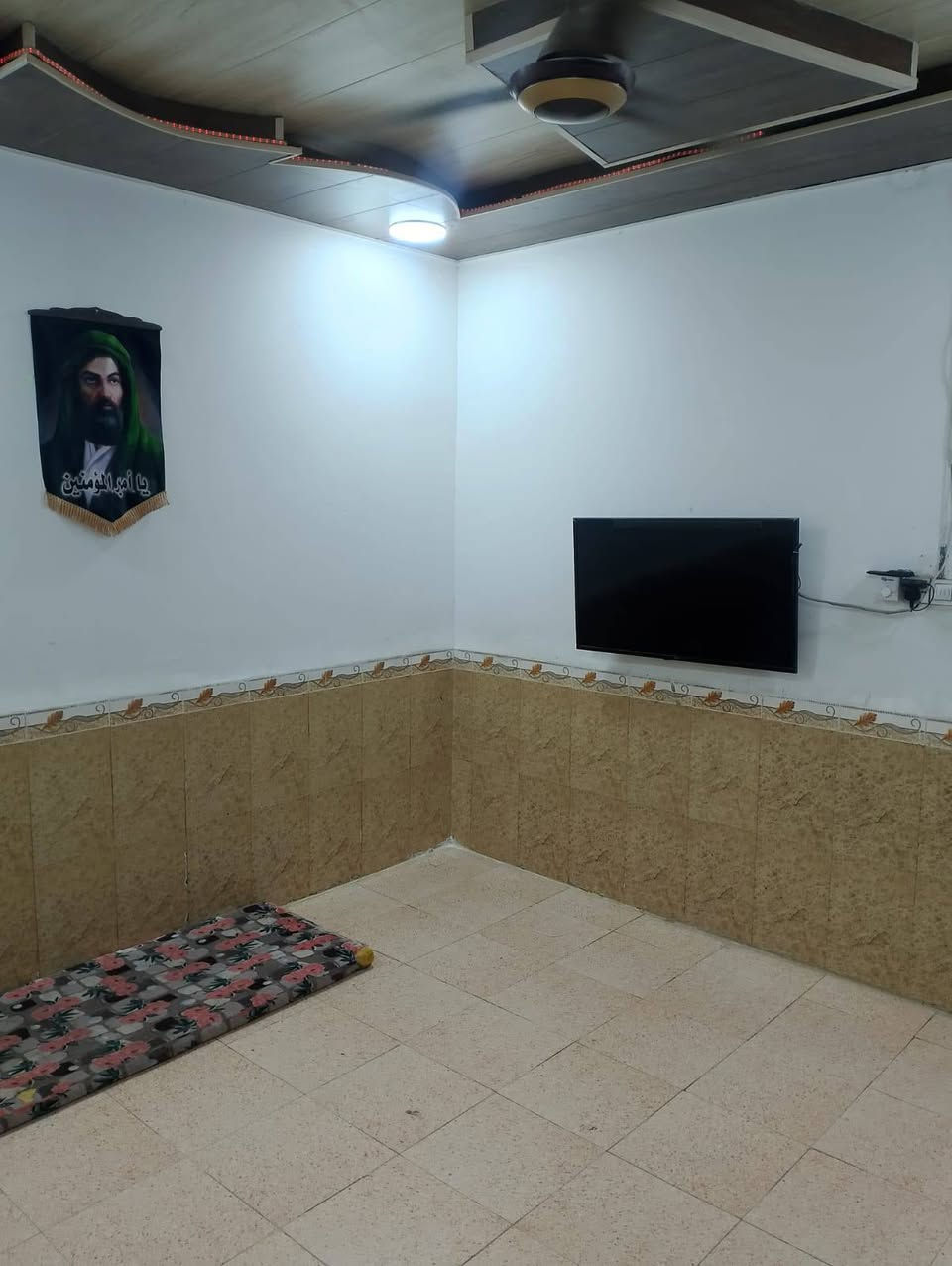 يا الله للعوائل الصغيره بيت 50م حي القدس شارع 15 طابقين ثلاث غرف نوم ومطبخ وحمام للمزيد من المعلومات الاتصال على *********** او مراجعة مكتب املاك للعقارات
