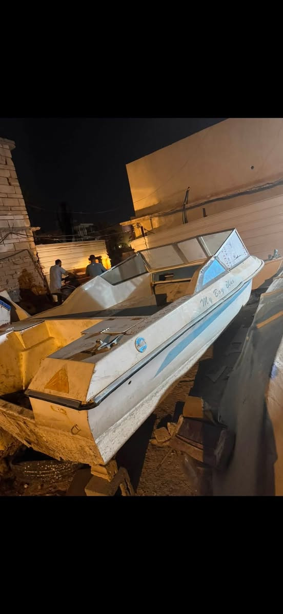 السلام عليكم للبيع زورق نوع امريكي الطول 5 ونص يرادله صبغ وشوي ترتيبات طابگة جديد كلش مكاني بصره ابو الخصيب للاستفسار الاتصال على الرقم ***********
