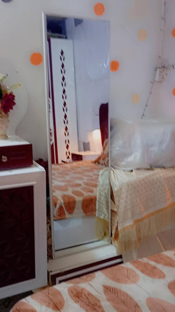 غرفه تركيه مستعمله للبيع نضيفه بيه اضرار بسيطه مكان حي العامل للتواصل ***********
***********
