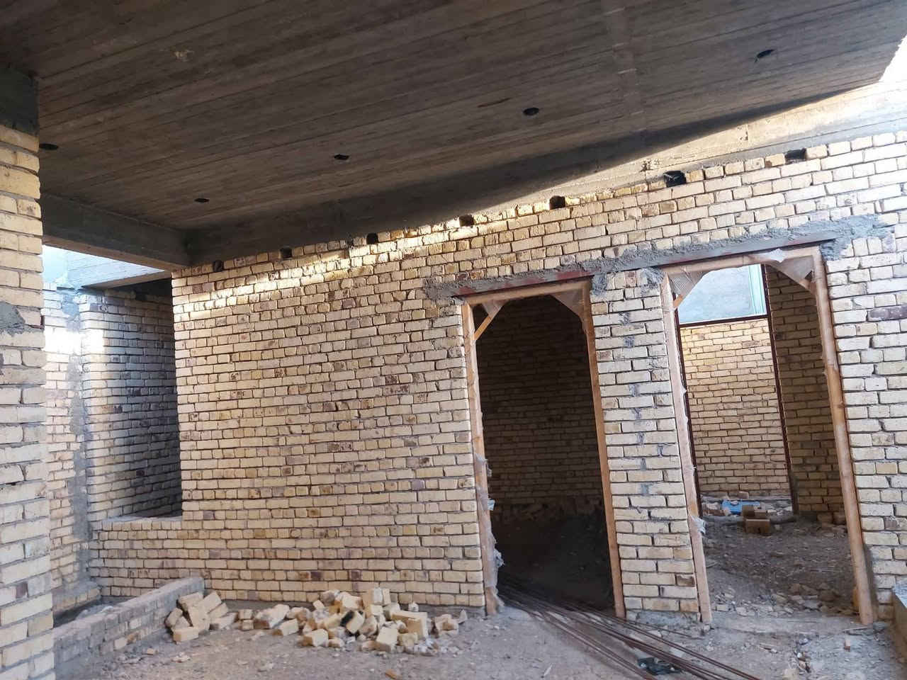 السلام عليكم مكلف بالنشر الاتصال هيكل مساحه 166متر شارع الاقواس خلف ثانوية الابرار يبعد ثاني فرع عن ثانوية الابرار مكون من غرف نوم عدد ثنين واستقبال ومطبخ وهول داخلي وصحيات بناء طابوك وسقف صب كونكريت السعر 42 وبي مجال
***********
