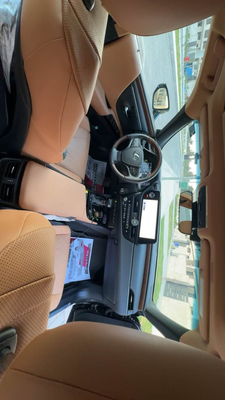 Lexus ES 300 h 2024 هايبرد الترا لكجري

رقم بغداد ب اسمي تحويل ثاني يوم

السيارة فول مواصفات ١/١ 

ماشية 11 الف كيلو قابل للزياده

سياره اخت الكلين صبغ حافة البنيد

 بدون ايرباك السيارة ✅

‏الترا لكجري 

السيارة مغلفة ppf مات 

كامرات 360 درجة

حساسات امامي و خلفي 

رادارات امامي و وجانبي  وخلفي

نقاط عمياء 

تحديد مسار 

مثبت سرعة تفاعلي شفتات ستيرن

تدفئة تبريد كشنات مع خرن ميموري 

تدفئة ستيرن 

فتحة سقف 

نظام صوتي + دمام خلفي 

شاشة جبيرة نظام كار بلي وايرليس واندرويد اوتو

شحن لاسلكي  

مري شفط وكهرباء وتعتيم تلقائي للمرايات والمرايه الوسطيه

ستيرن جلد

وبيها بعد هواي مواصفات معروفة 

السيارة جاهزة بدون نقص  

مكان السيارة بغداد العامرية
الرقم ***********

