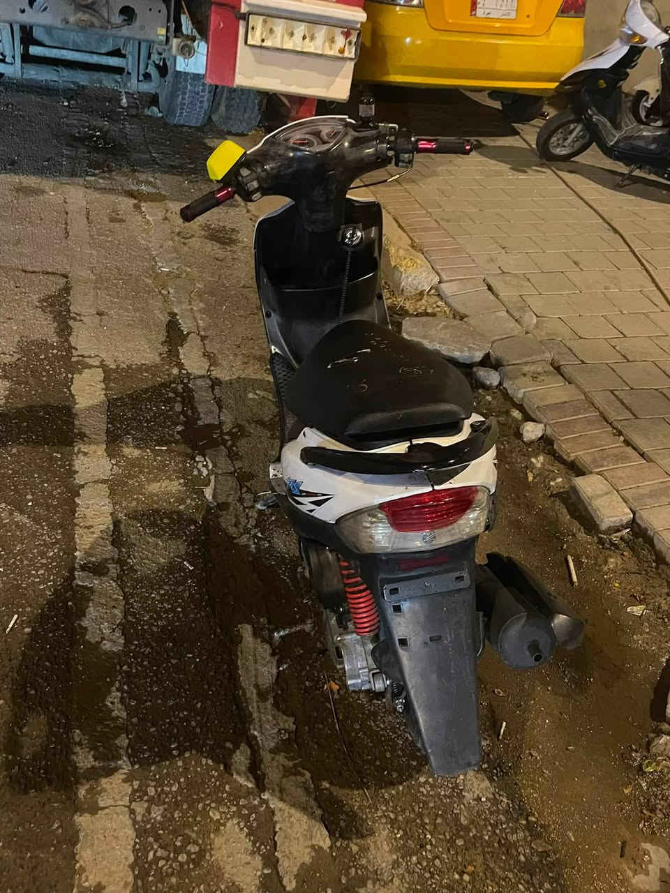 سلام عليكم دراجه ماكس عدله دراجه خير من الله
بيه يدات رياضي 
وعنبار رياضي
قبق فلاوينه رياضي
ويل سلفر 
ودشبول رياضي 
كهربائية كله شغاله من اشيار عالي ناصي كله شغال كهربائيات محرك خير من الله شلعه ومعدل تاكل الكاع لا تبخير ولا تنقيص
مكاني بغداد رقمي ***********
