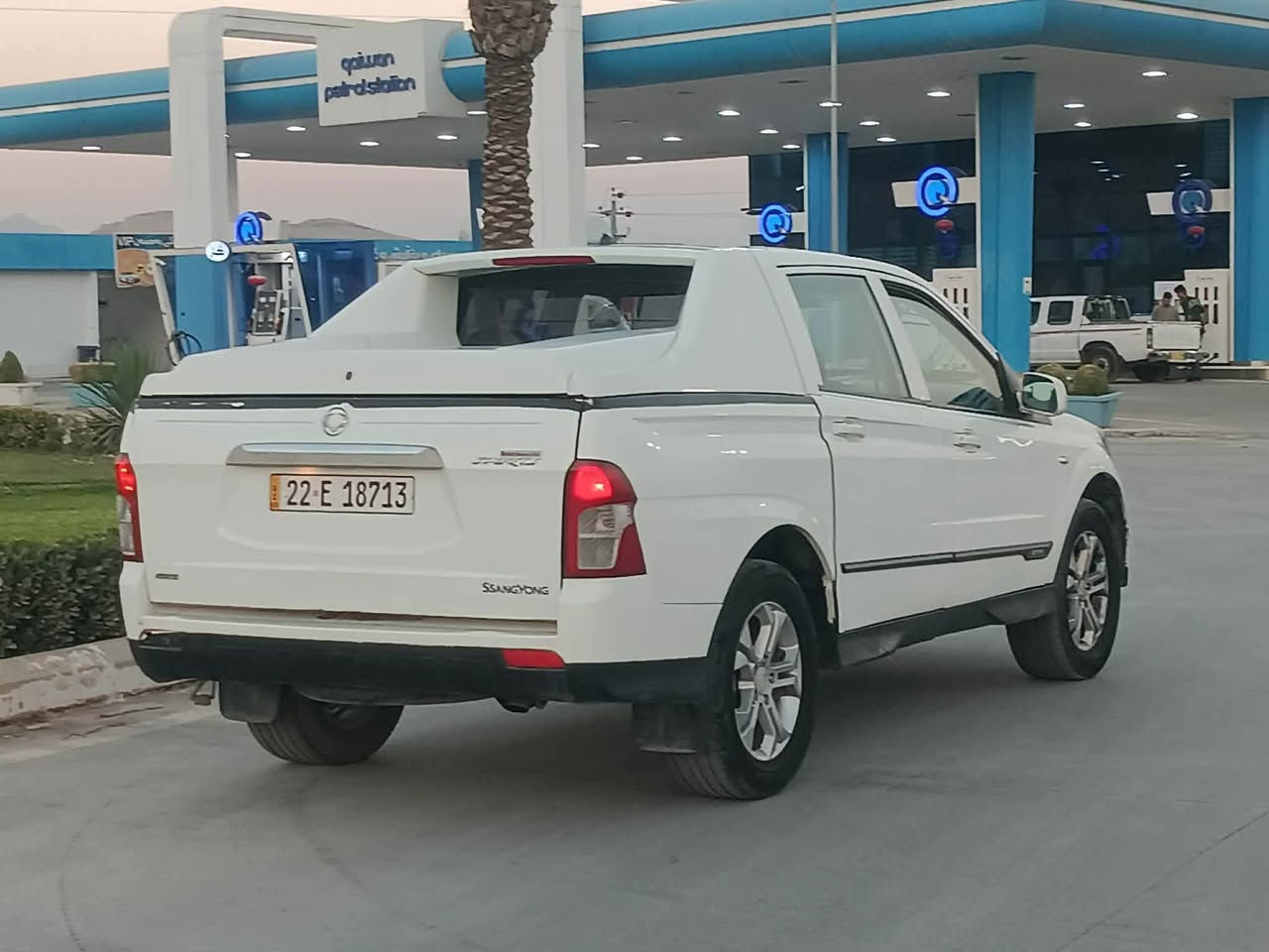 مودیل 2012 دەبل اکسل بایی٦۷ وەرقە
گێر و مەکینەو تەبرید و کارەبایی بەرشەتە
تەحویل و غەرامە بە شەرتە سەنەوی نوێیە
کامل بۆیاغە پاش و پێش و شاسی هیچی پێوە نیە
*********** --***********
