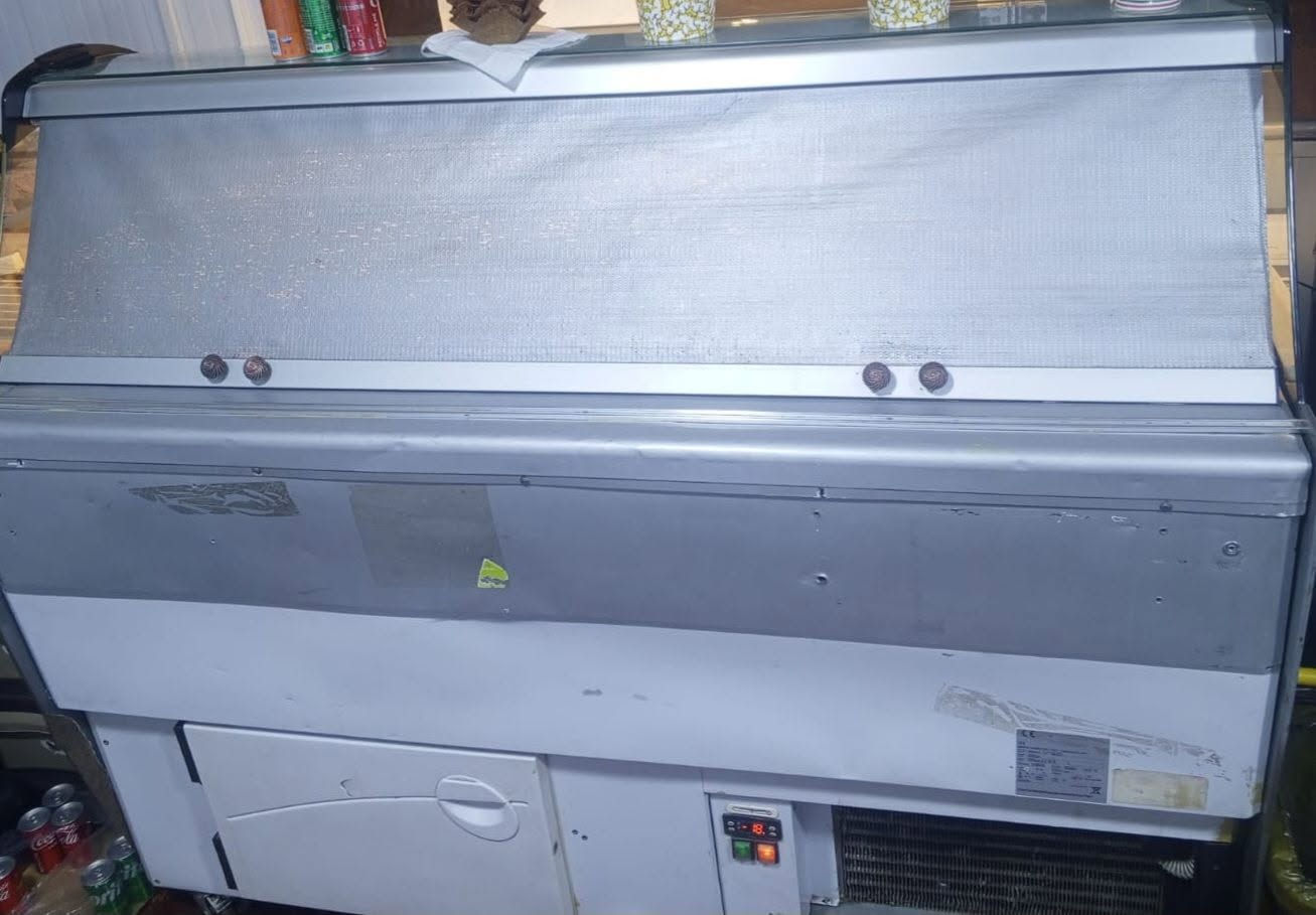براد ايس كريم ايطالي نوع ايزا ١٣ بلانك  1350$
 ماكنة عصير حوضين شلال 250$
 شراي اتصل على الرقم *********** / بيه واتس 
غير متواجد عالفيس
متفيدك ارفع المنشور فضلا وليس أمرا
