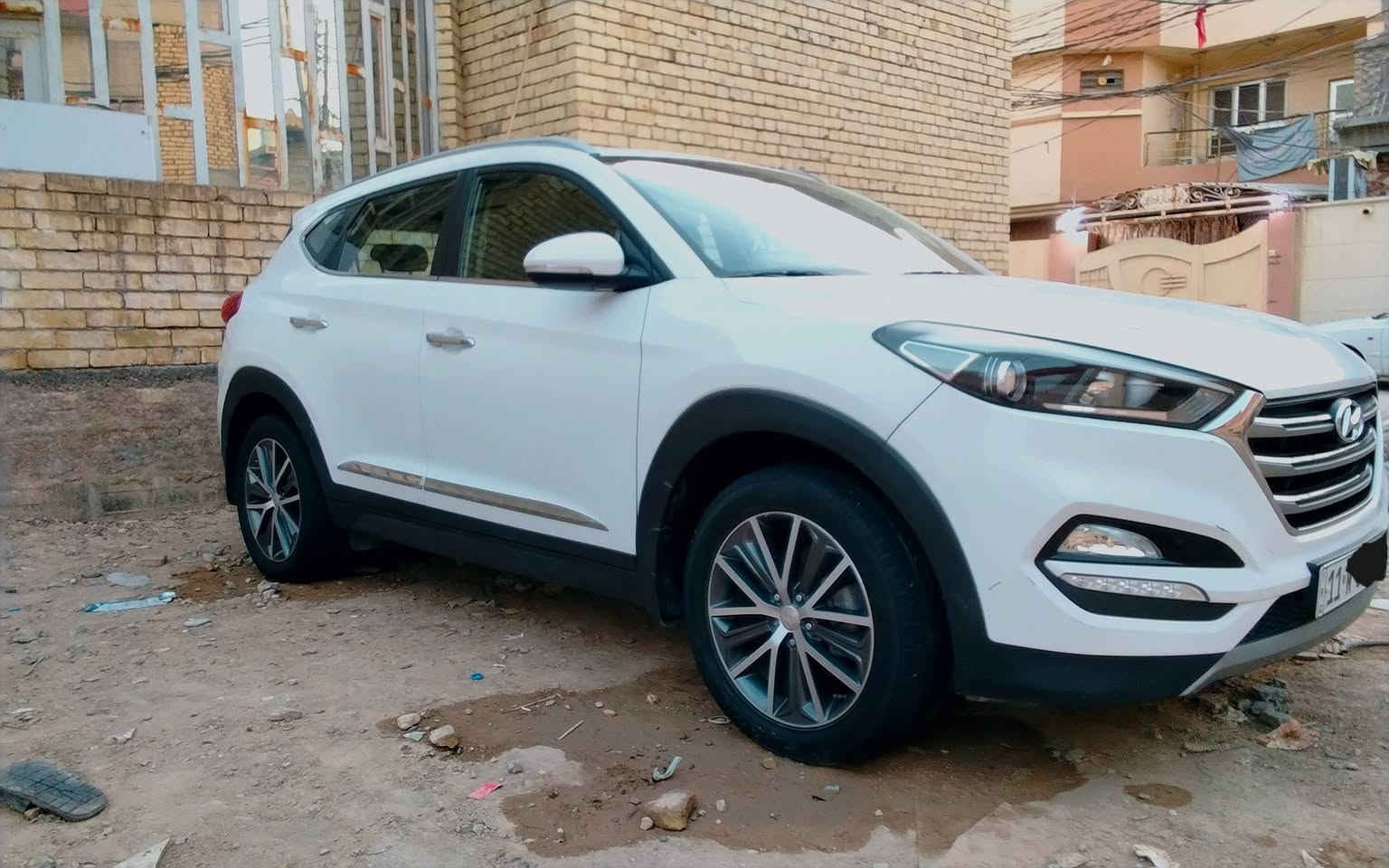 من رخصة الادمن المحترم 
توكسان 2016 شكل ال17 خليجي 
السياره بيه البنيد مبدل نفس اللون ومكانين بارد والباقي كفالة 
السيارة شاشة وكامرة وتحكمات جهتين و ثلالث اننضمة قيادة وهاند بريك رجل ومري شفط وتبربد قطعتين 
مكينة وكير وتبريد كفالة ماشية 150 الف وقابلة للزيادة 
السعر 155 وبية مجال 
العنوان كربلاء المقدسة استفسار ***********
