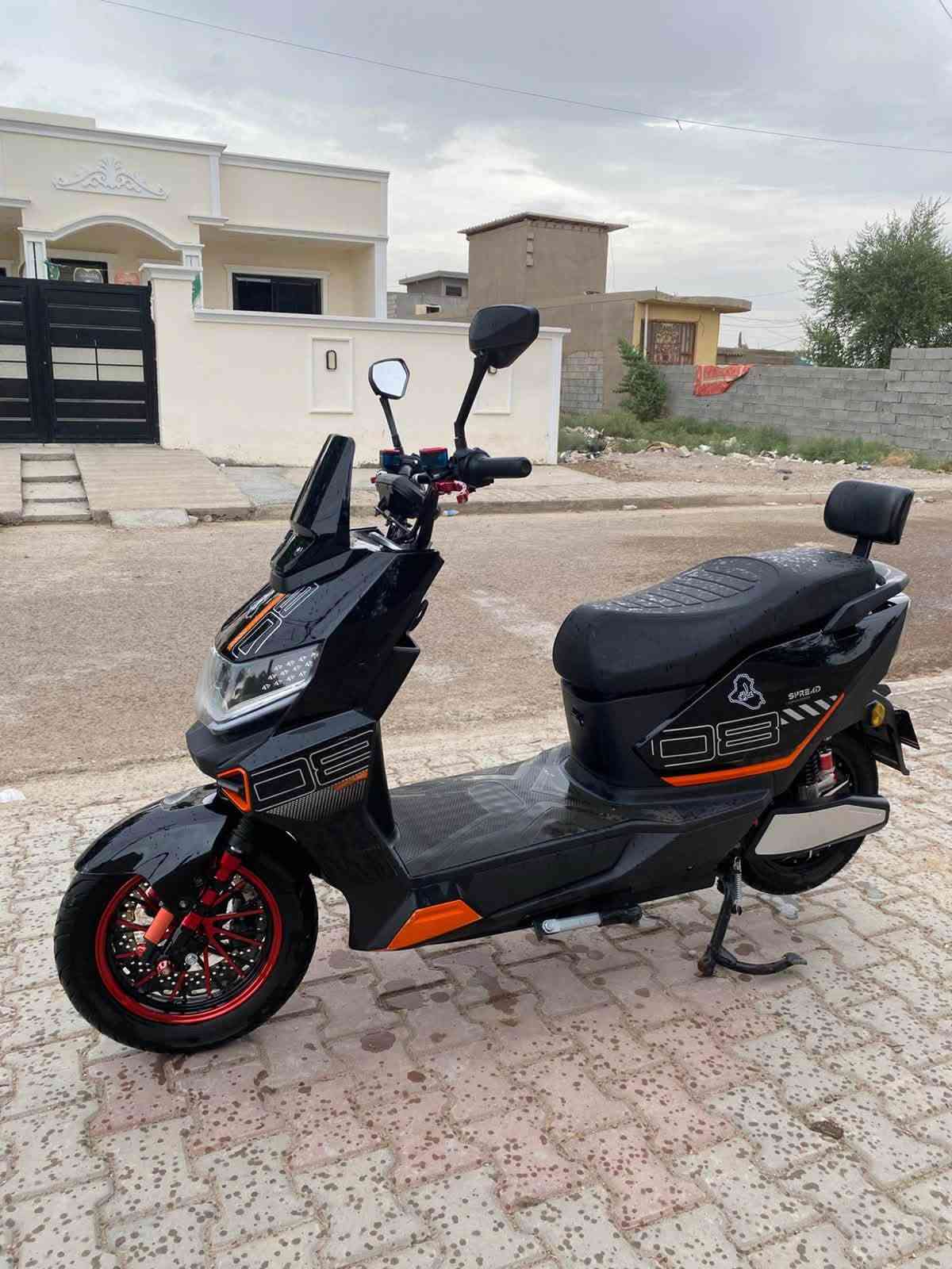 دراجه شحن ملكه  استخدام 5 اشهر نضافه فول مملعوب بيها بلاديه مكان بغداد *********** السعر 850 وبيها مجال للشراي على ايدي وصلها ويه الصور شوف تفاصيل اكثر مال بطاريه وقوتها
